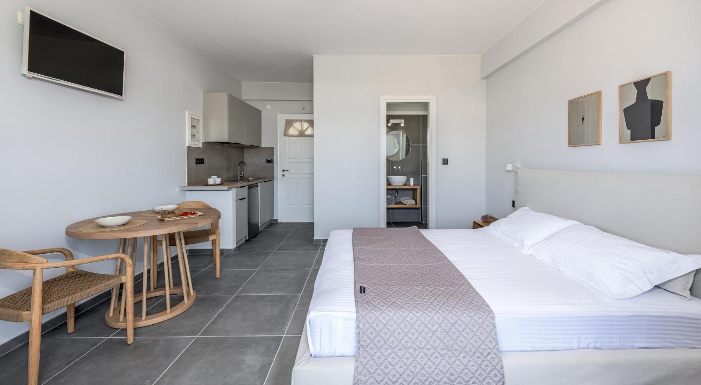 Deluxe Double Room with Balcony and Sea View