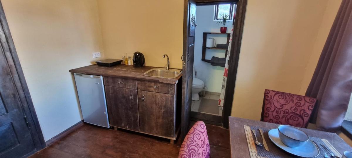 Double Room with Private Bathroom - Photo 3