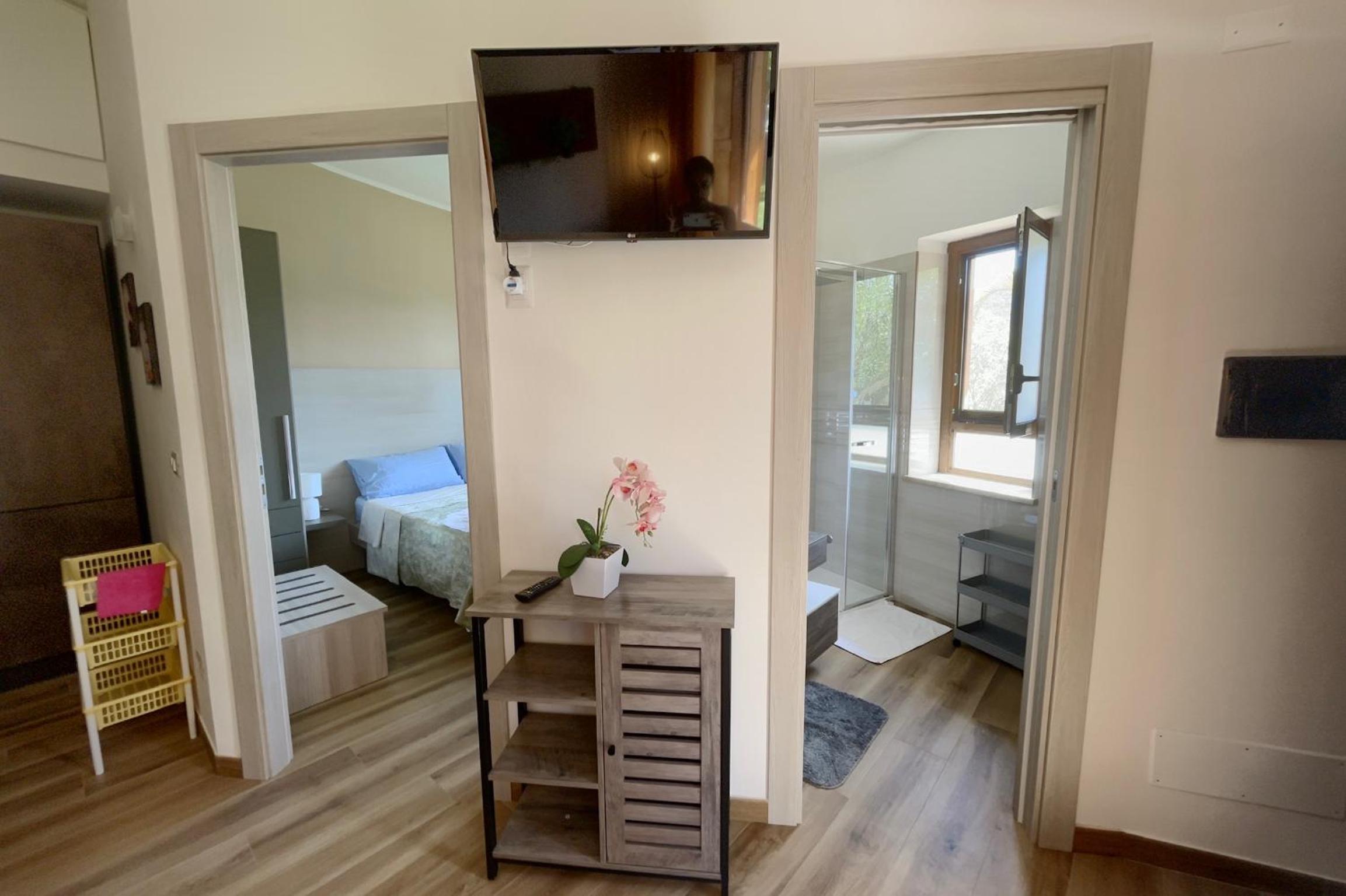 One-Bedroom Apartment photo 2