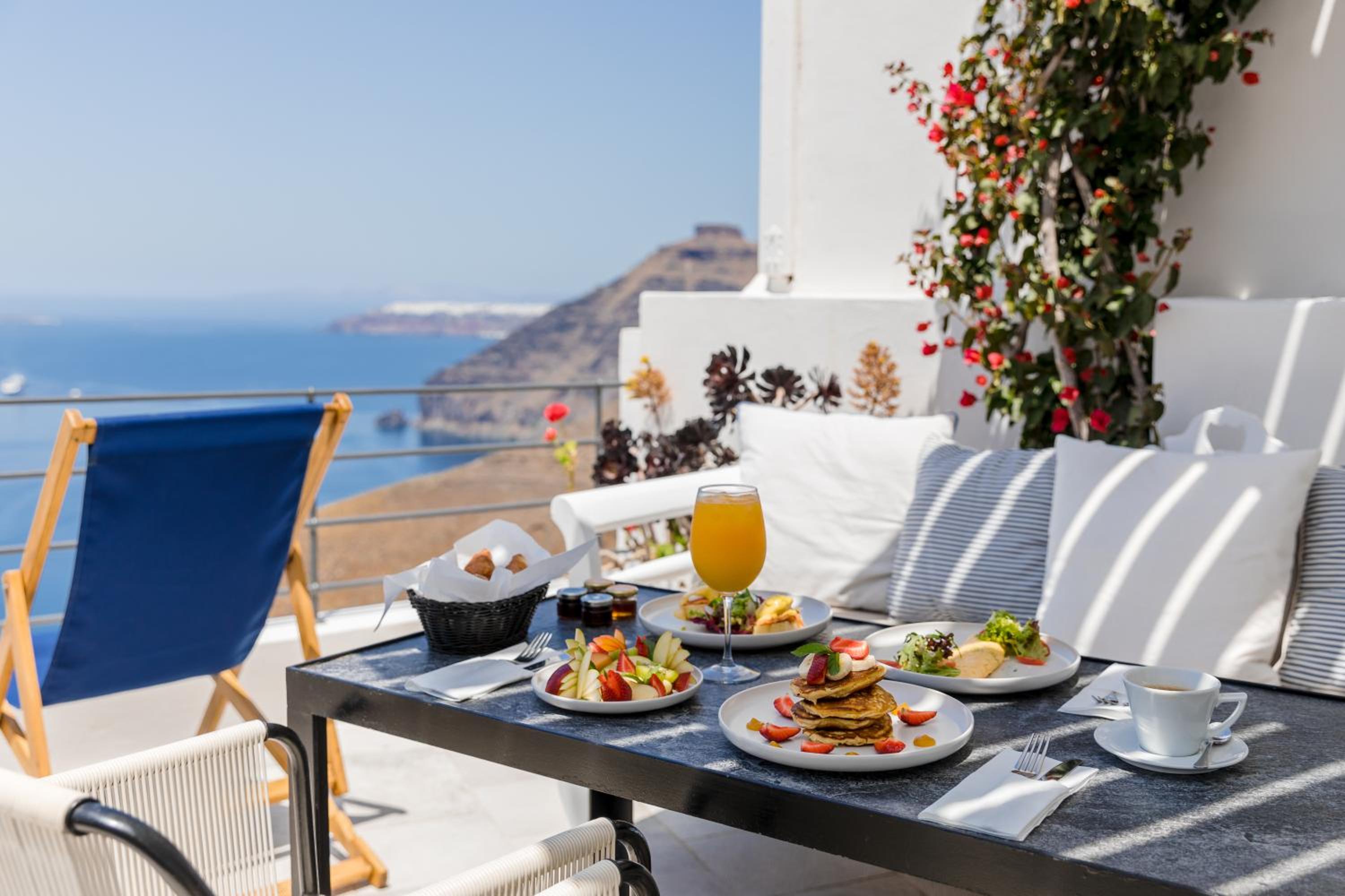 The Porto Fira Suite with Hot Tub and Caldera View - Photo 18