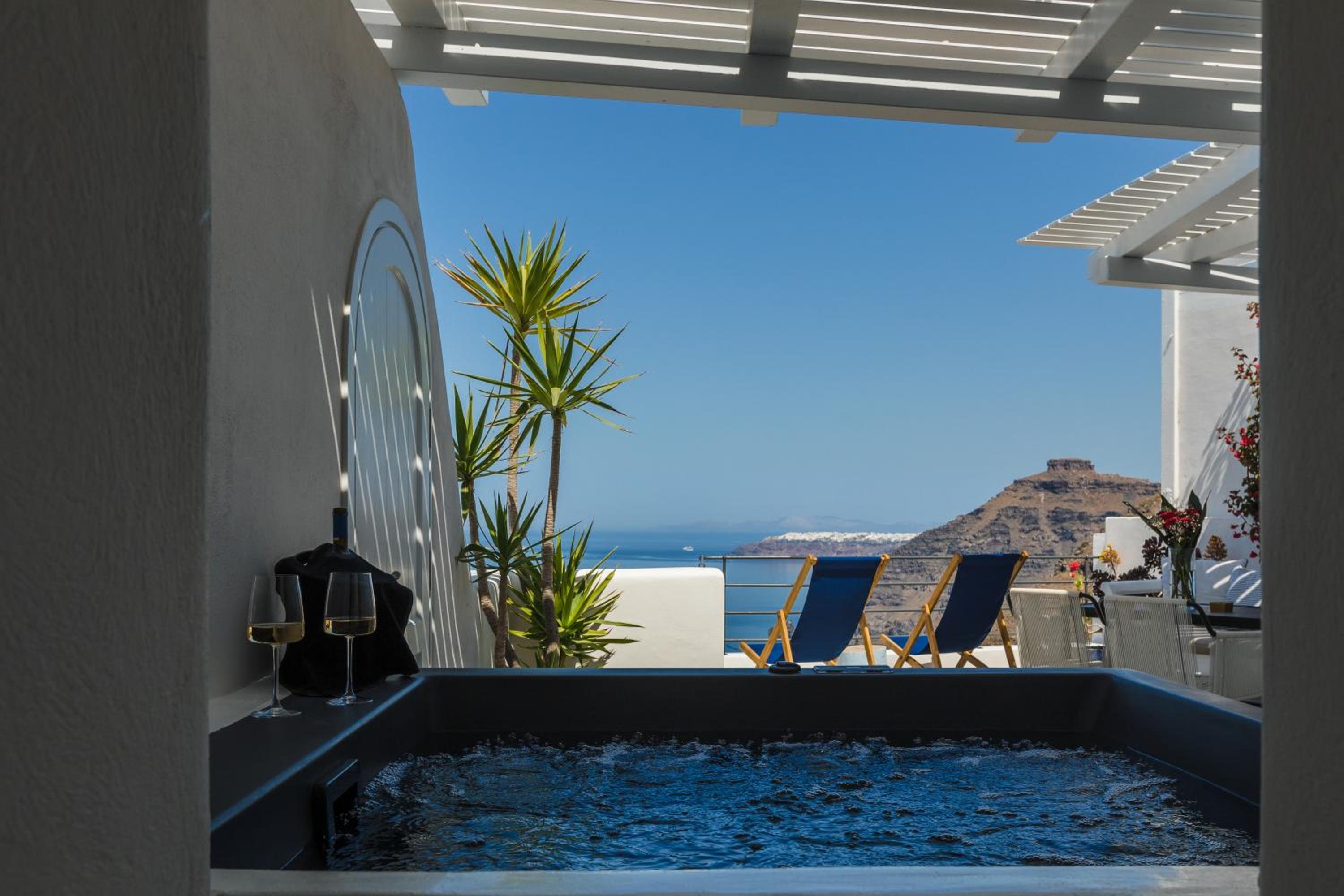 The Porto Fira Suite with Hot Tub and Caldera View - Photo 17