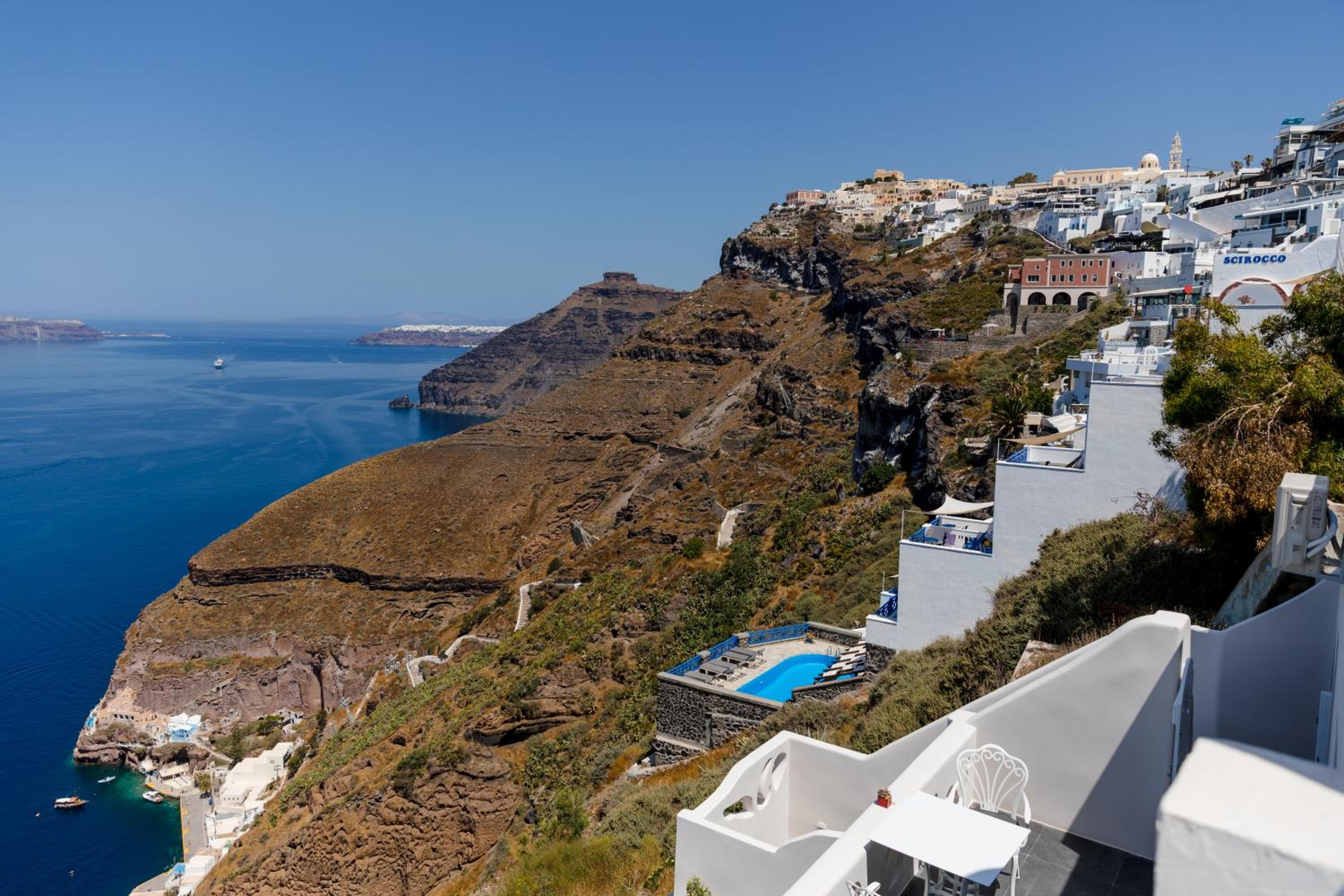 The Porto Fira Suite with Hot Tub and Caldera View - Photo 10