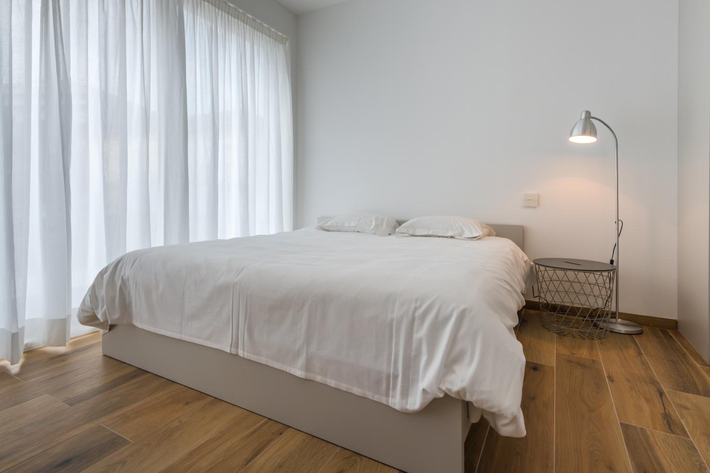 Studio Apartment - Photo 1