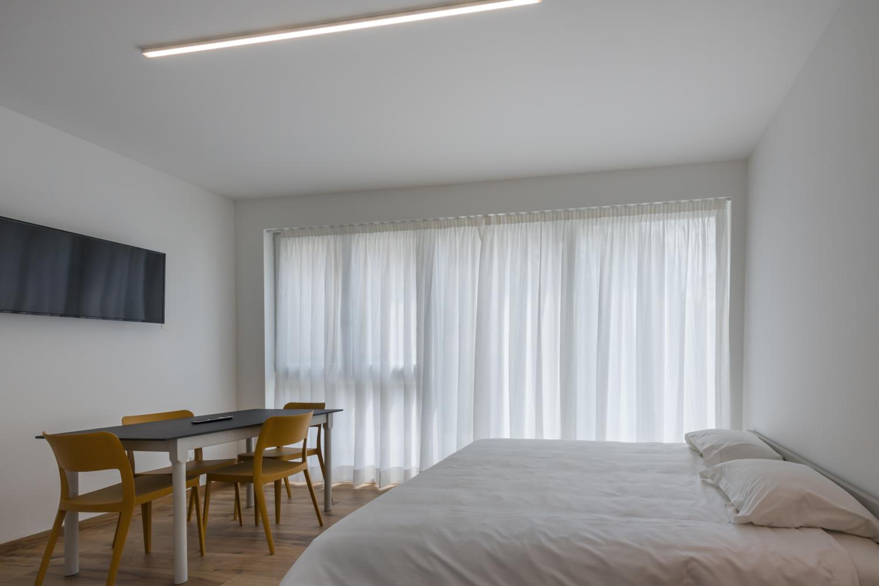 Studio Apartment - Photo 2