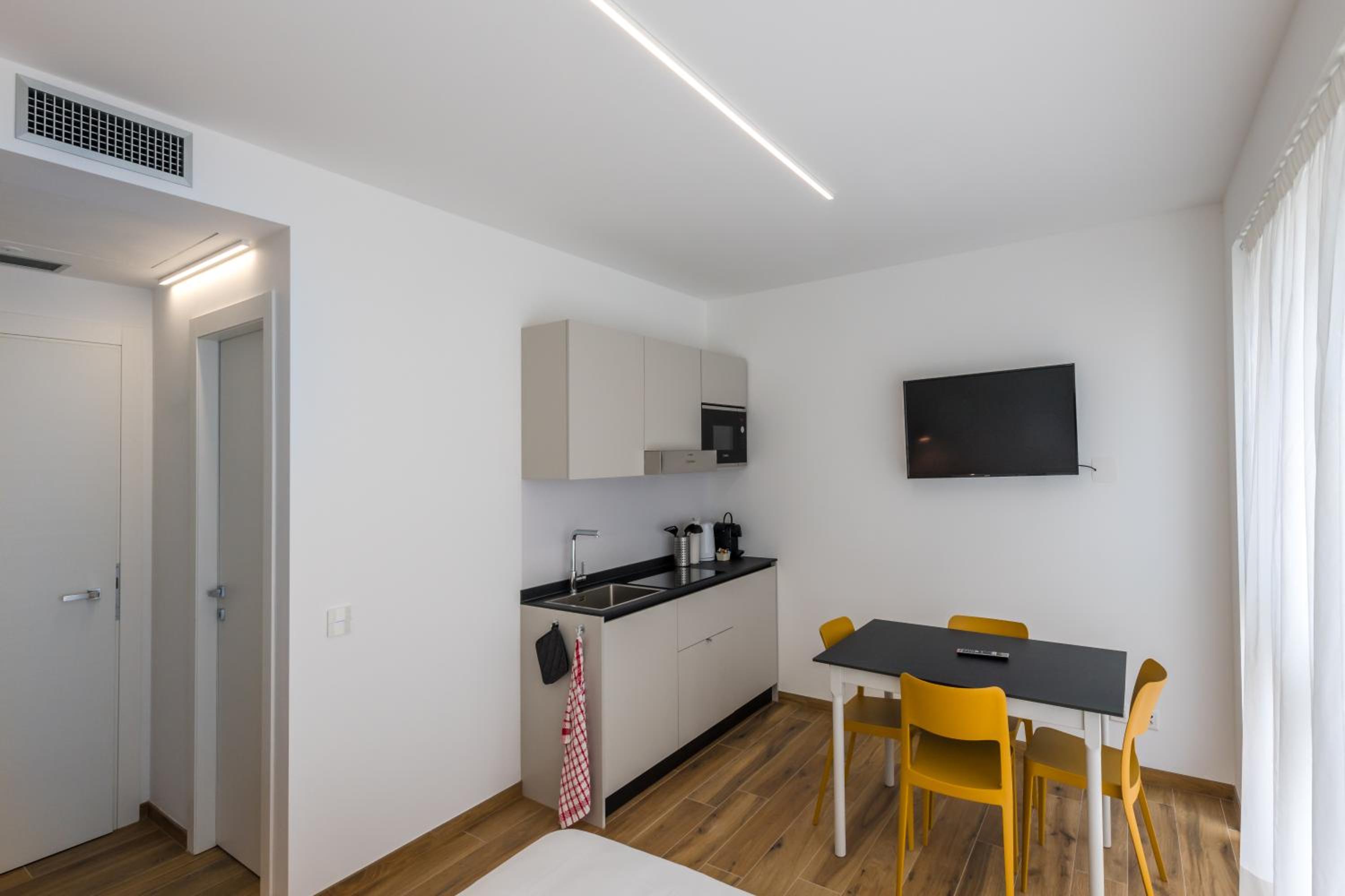 Studio Apartment - Photo 10