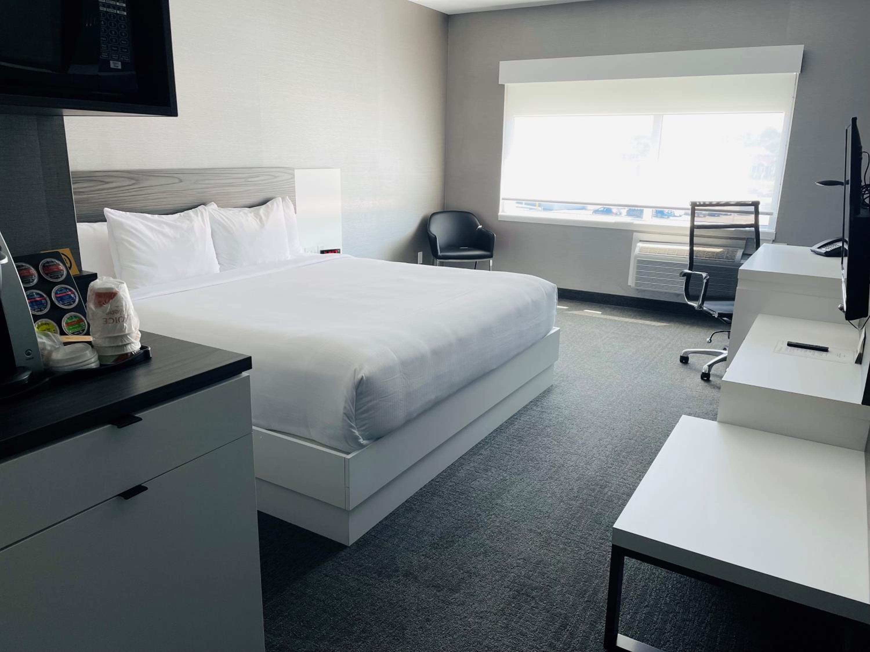 King Room - Non-Smoking - Photo 1