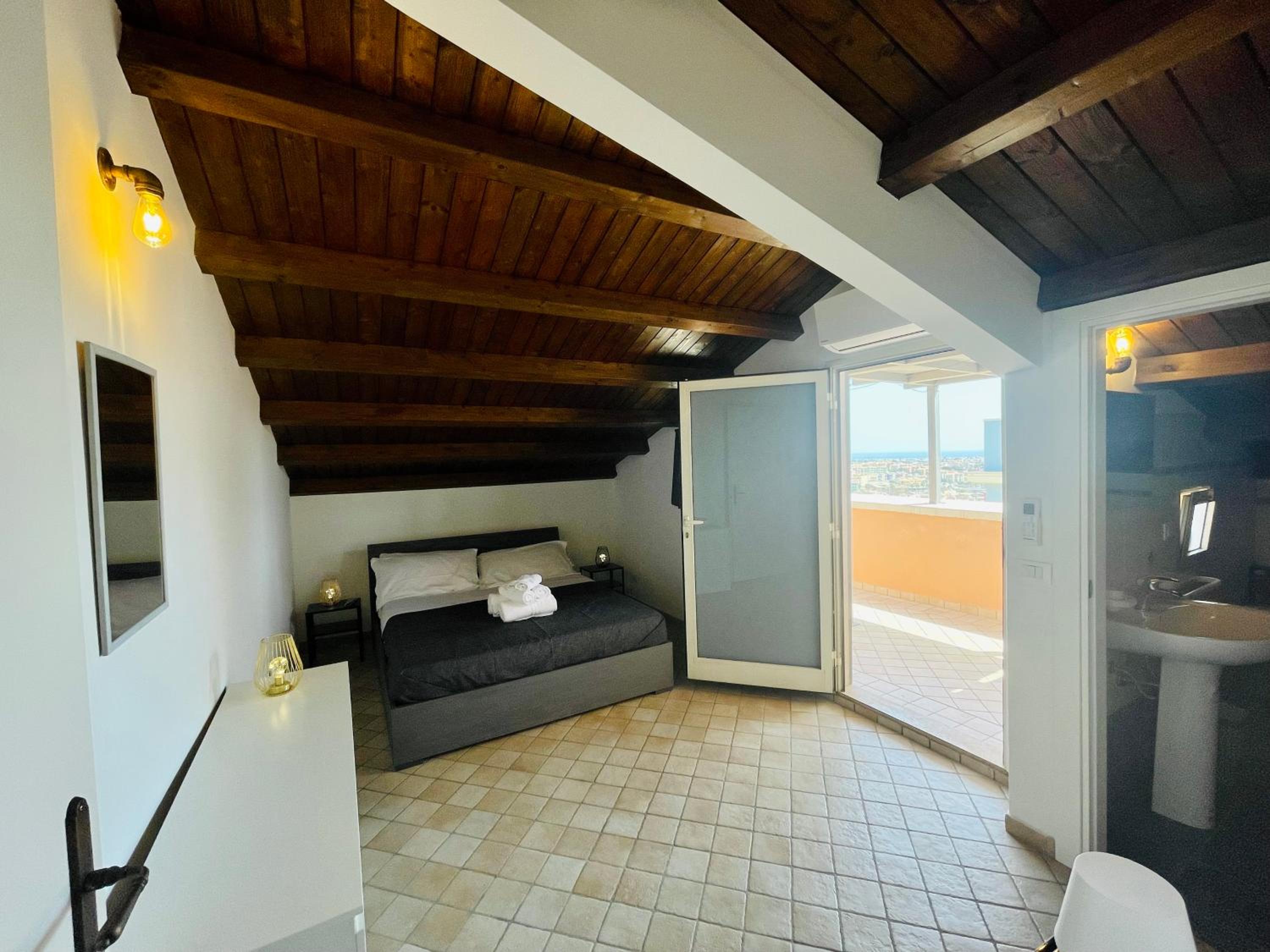 Deluxe Double Room with Balcony and Sea View