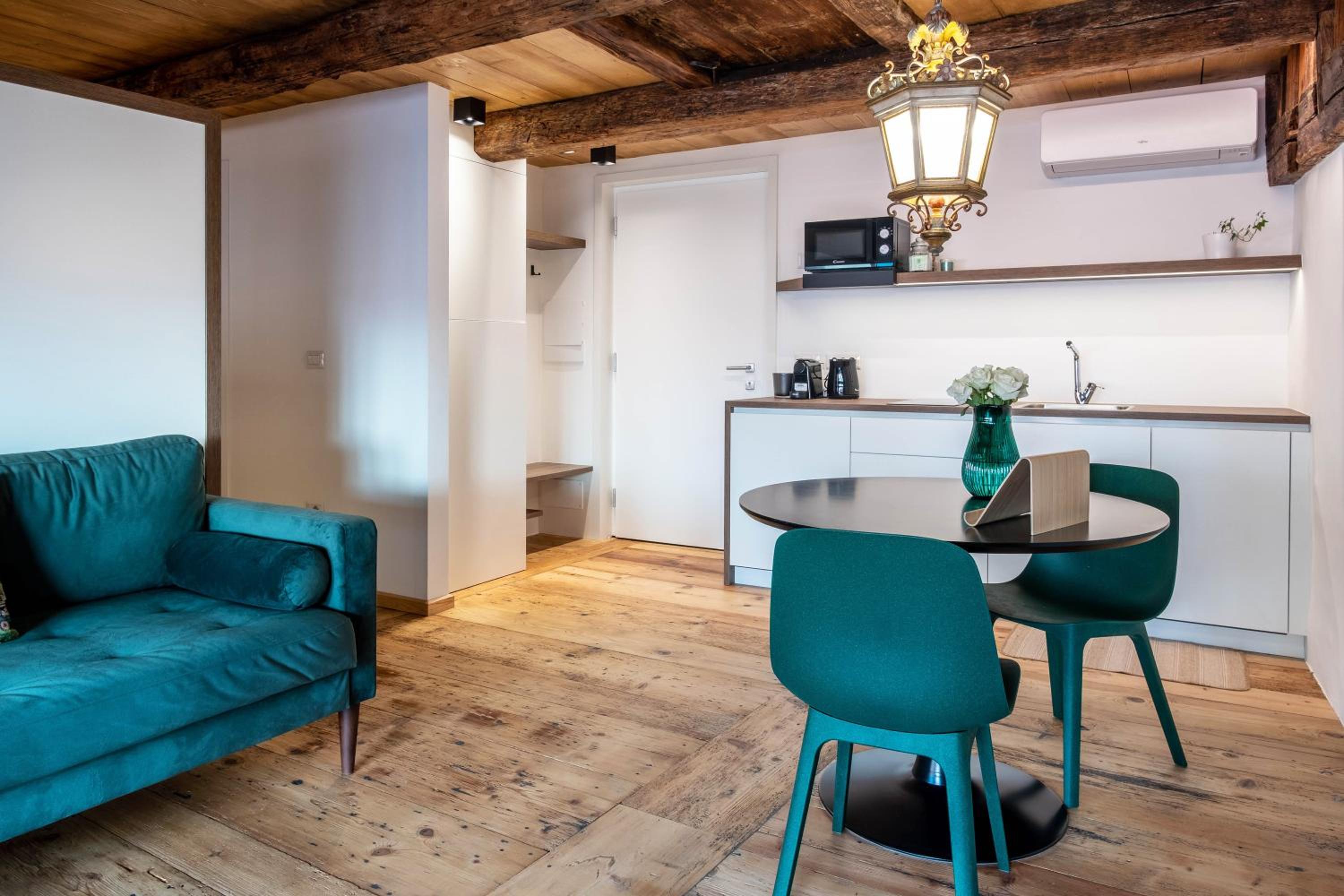 Superior One-Bedroom Apartment with Balcony