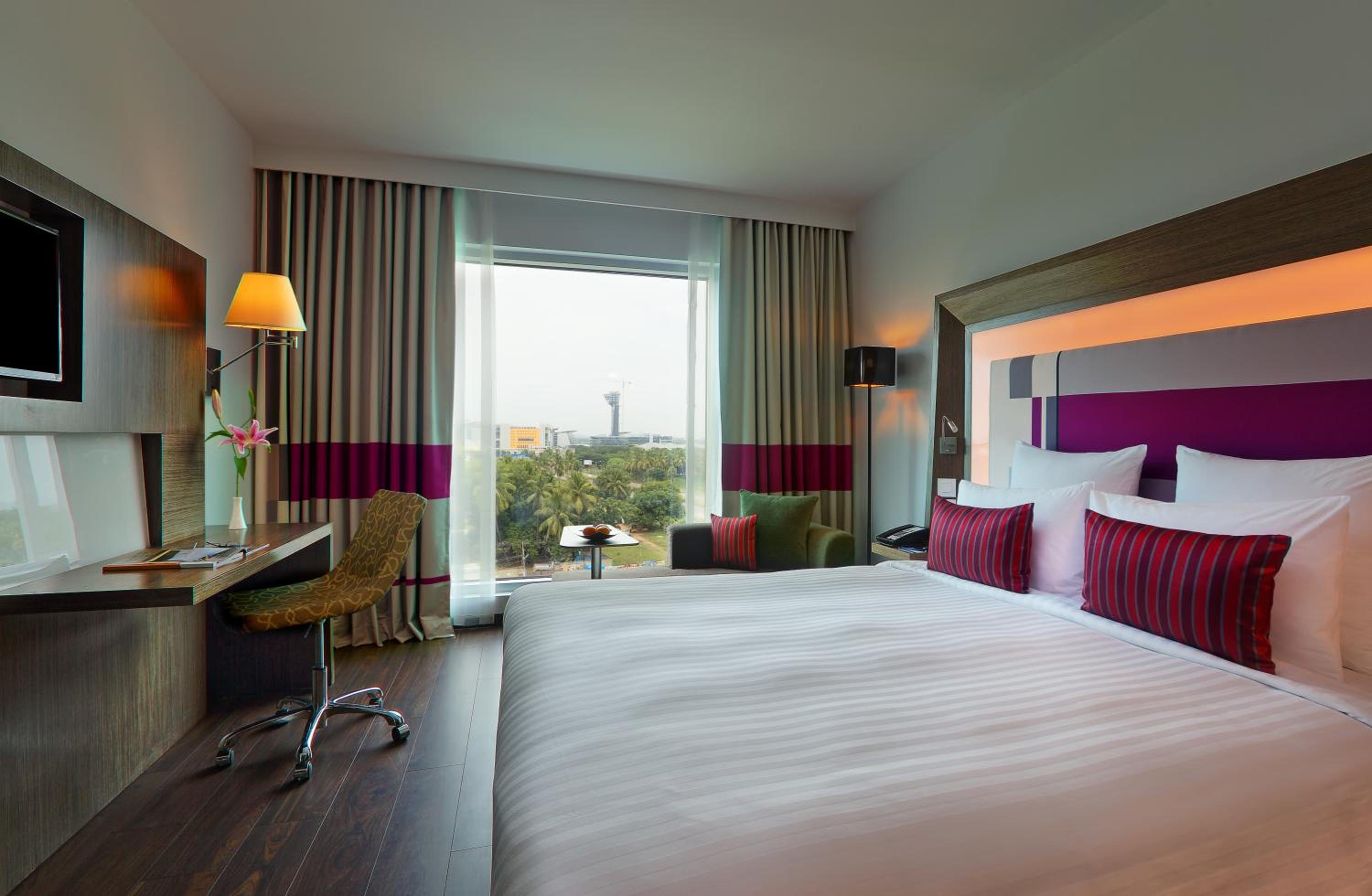 Superior Room - King Bed - 25% off on Food & Soft Beverages at Coffee Shop - Photo 2