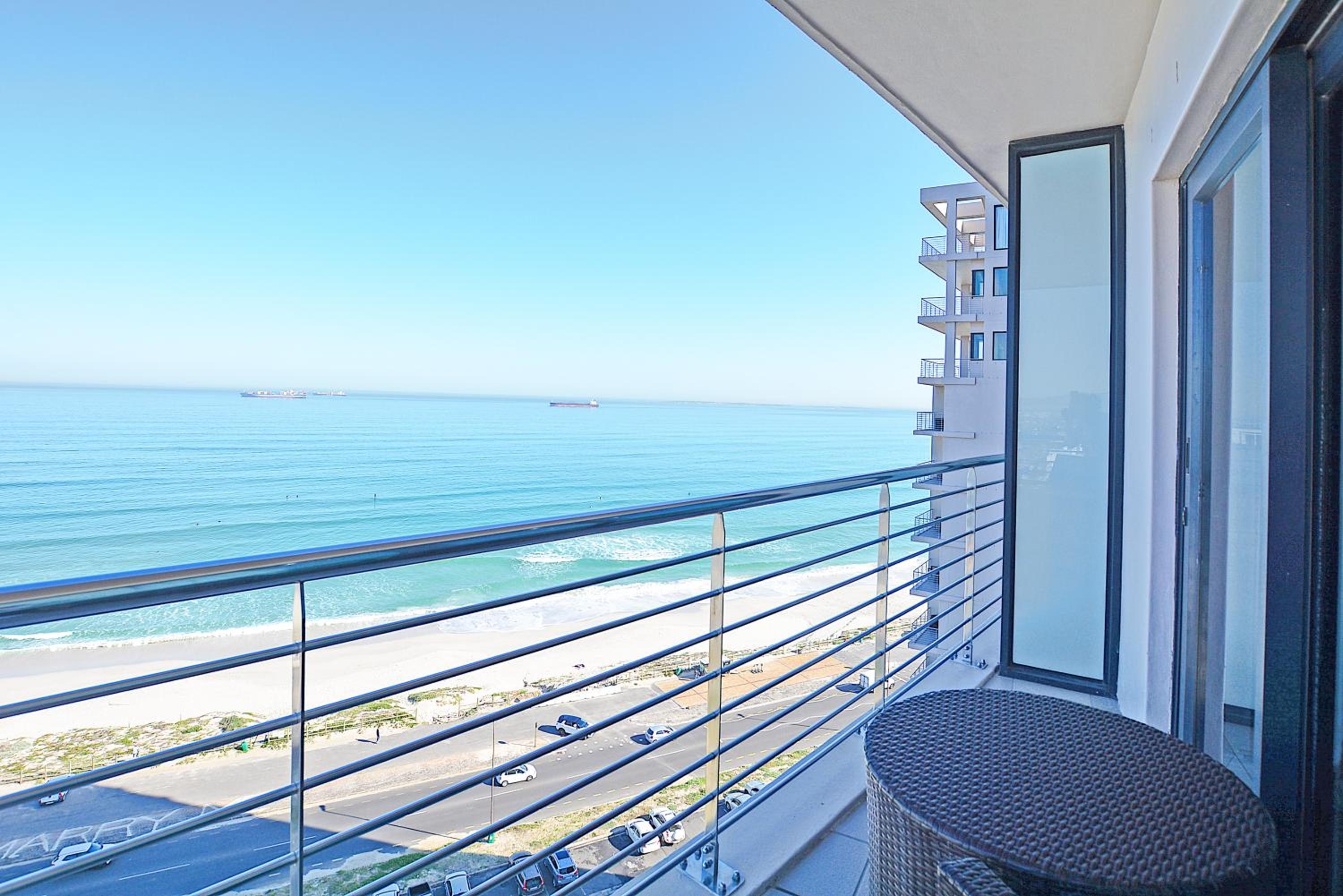 Junior Suite with Balcony - Photo 3