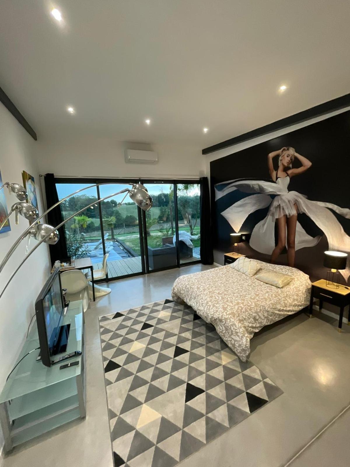 Double Room with Garden and Pool View  - Photo 6