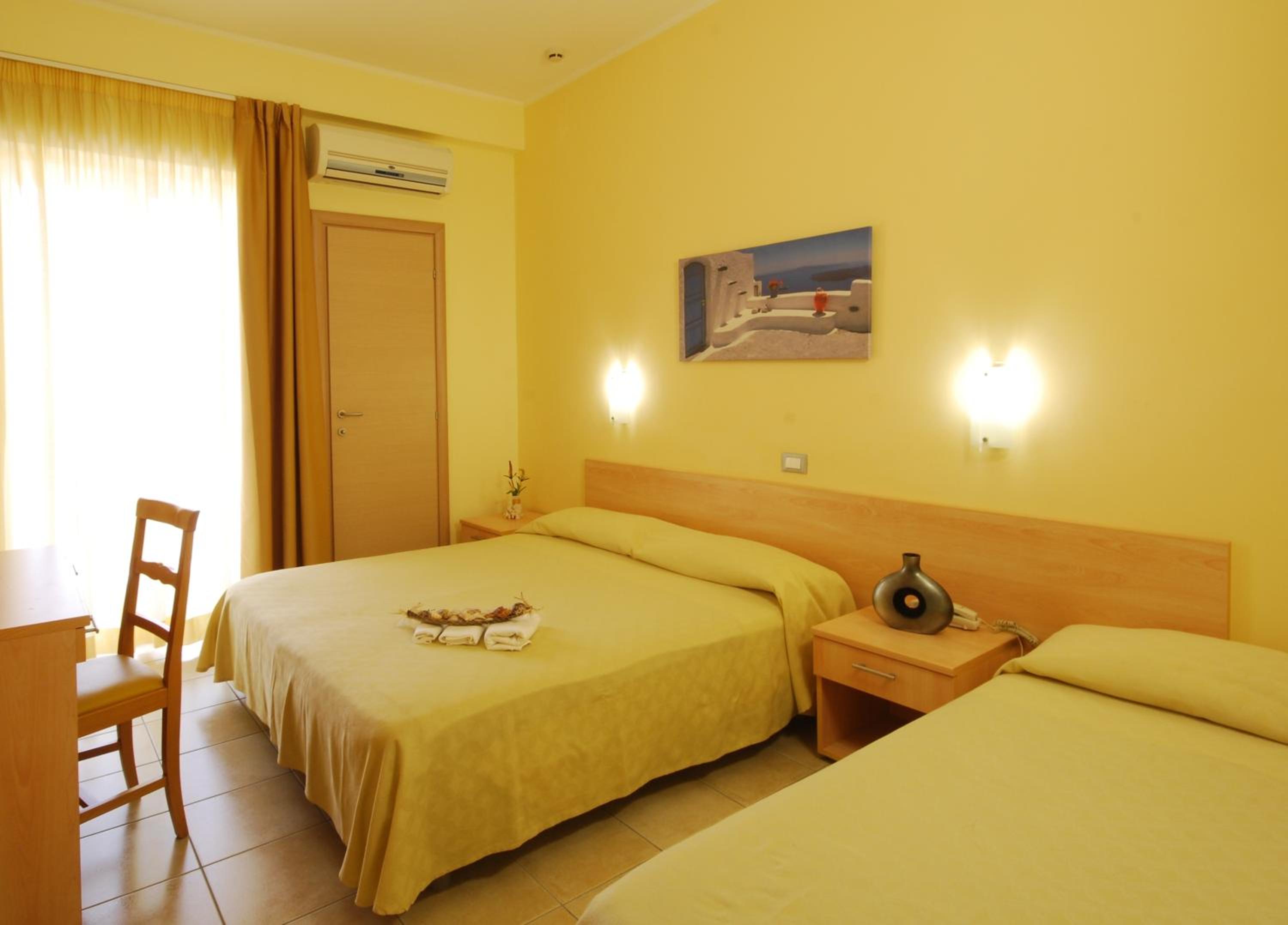 Quadruple Room with Balcony photo 2