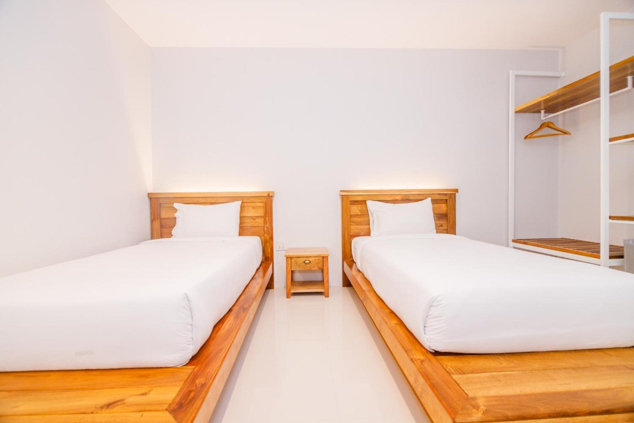 Twin Room - Photo 12