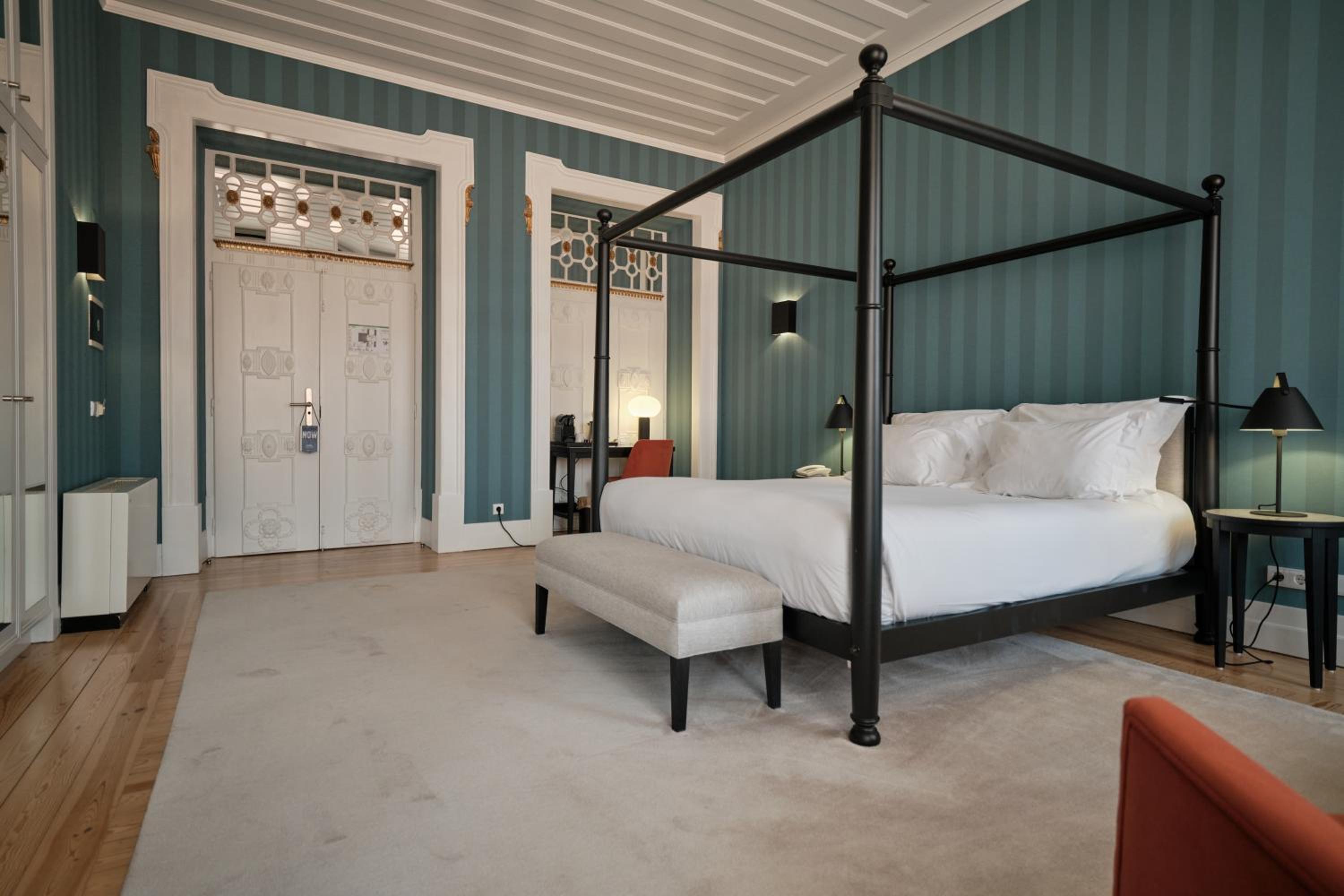 Premium Double Room - Photo 10