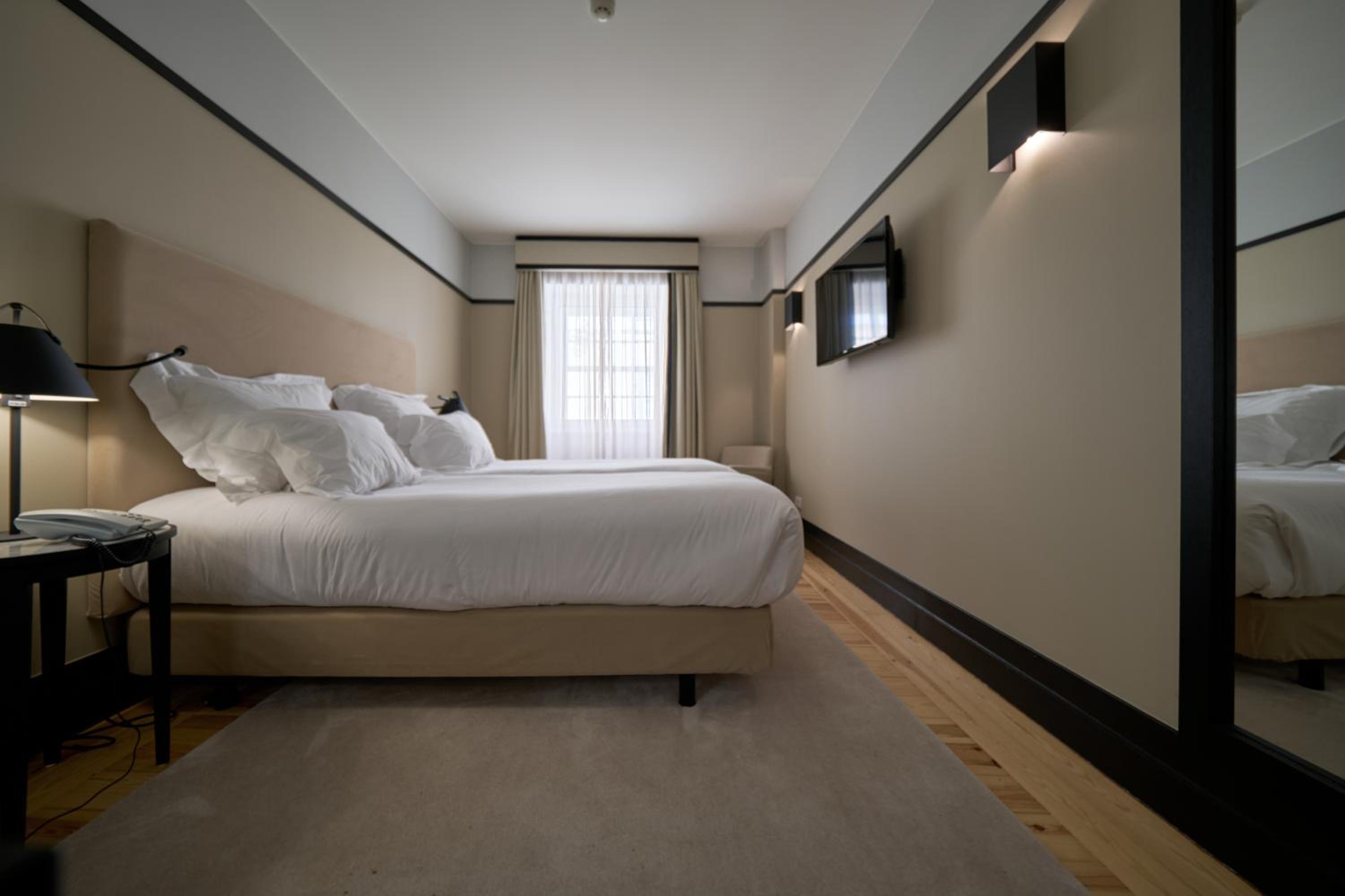 Double or Twin Room - Photo 4