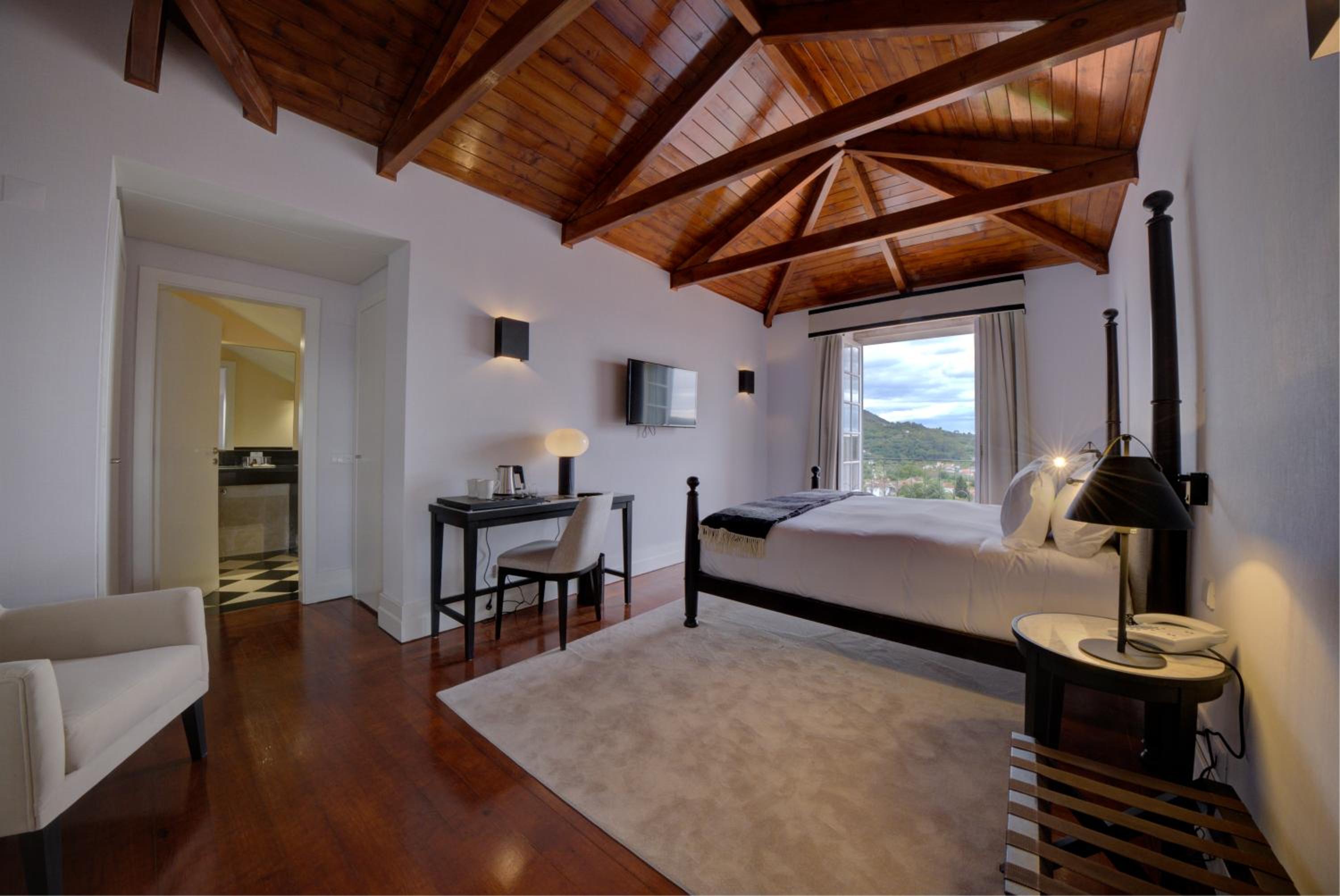 Deluxe Double Room with Mountain View - Photo 1
