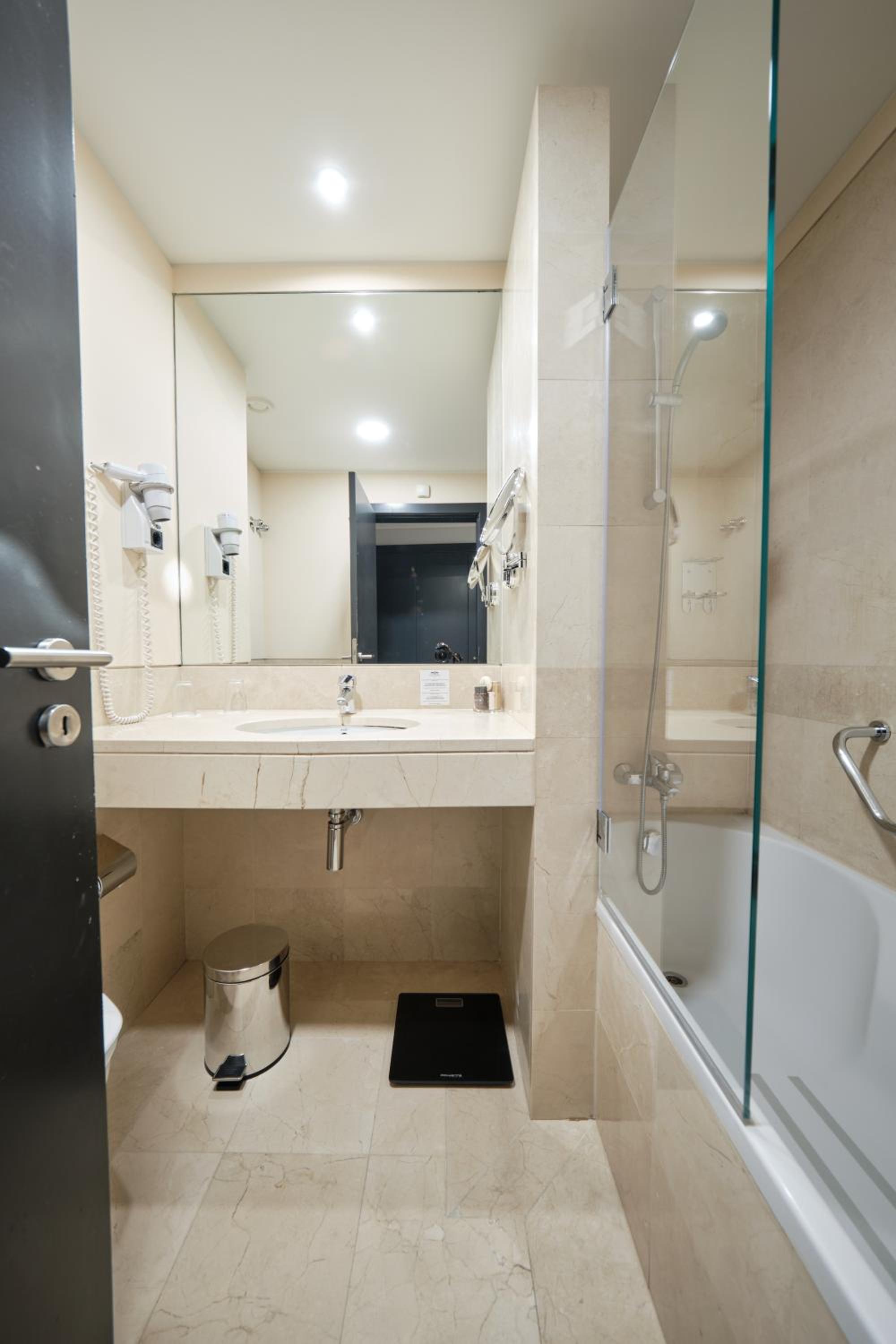 Double or Twin Room - Photo 2