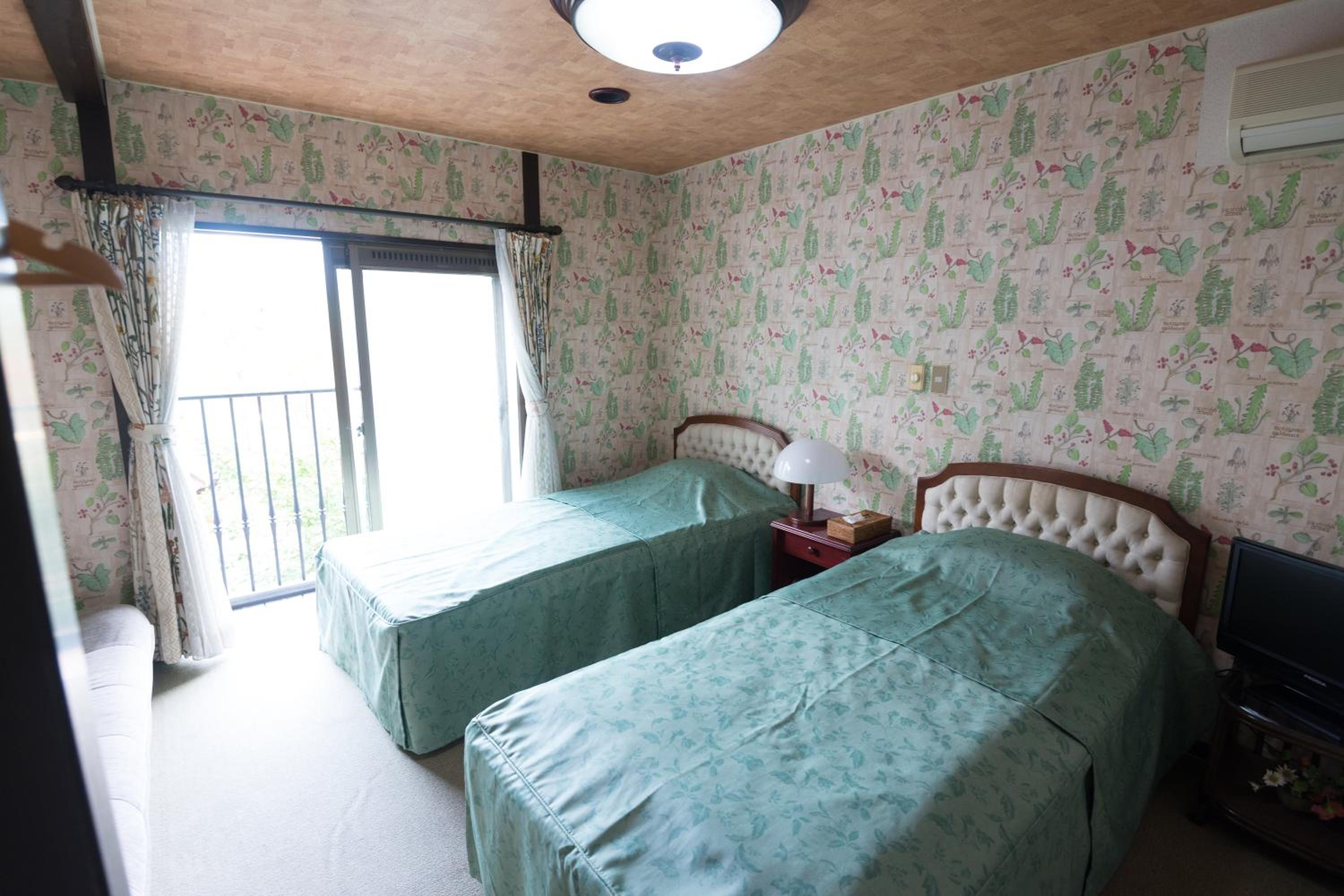 Superior Twin Room with Shared Bathroom photo 1