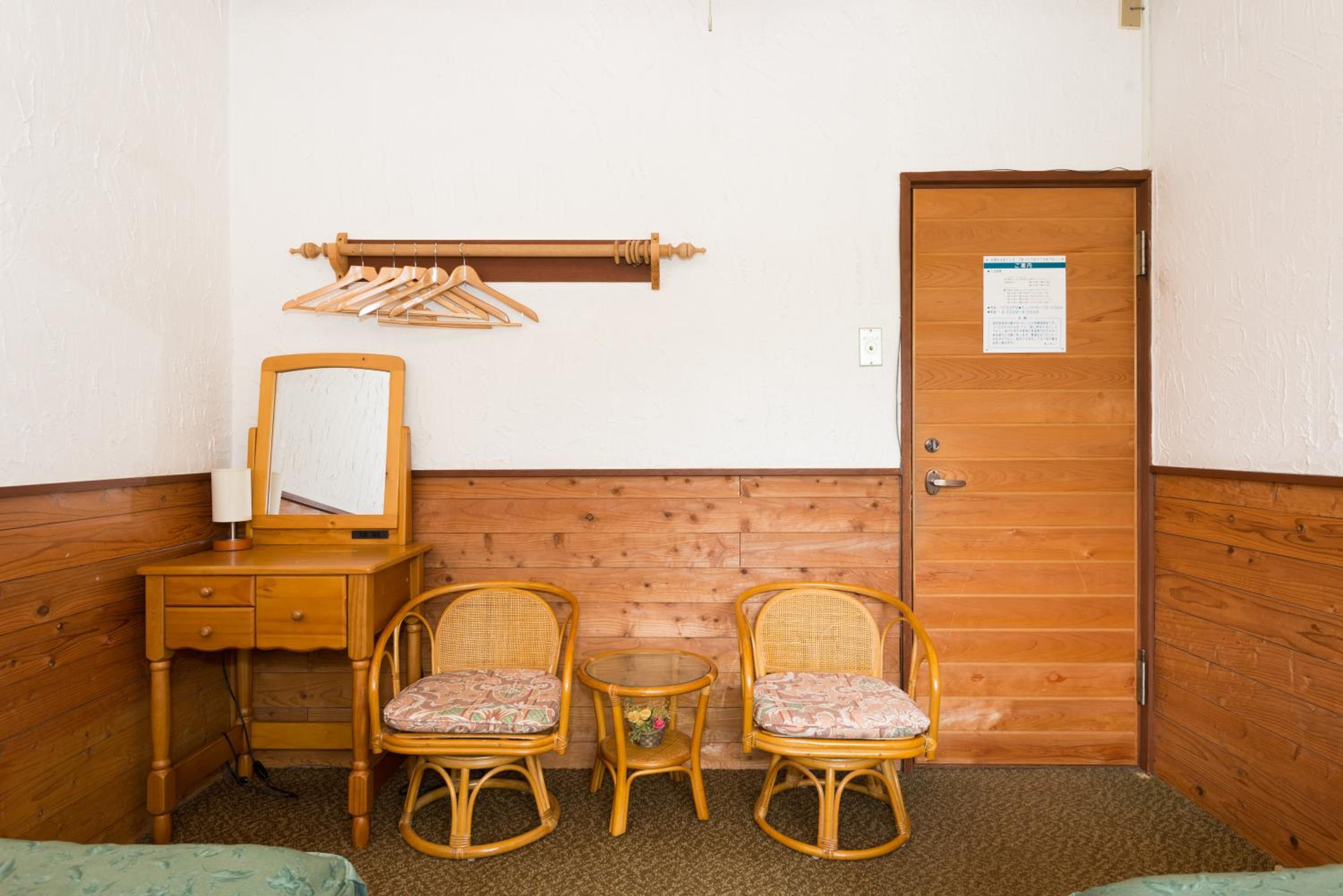 Standard Twin Room with Shared Bathroom photo 2