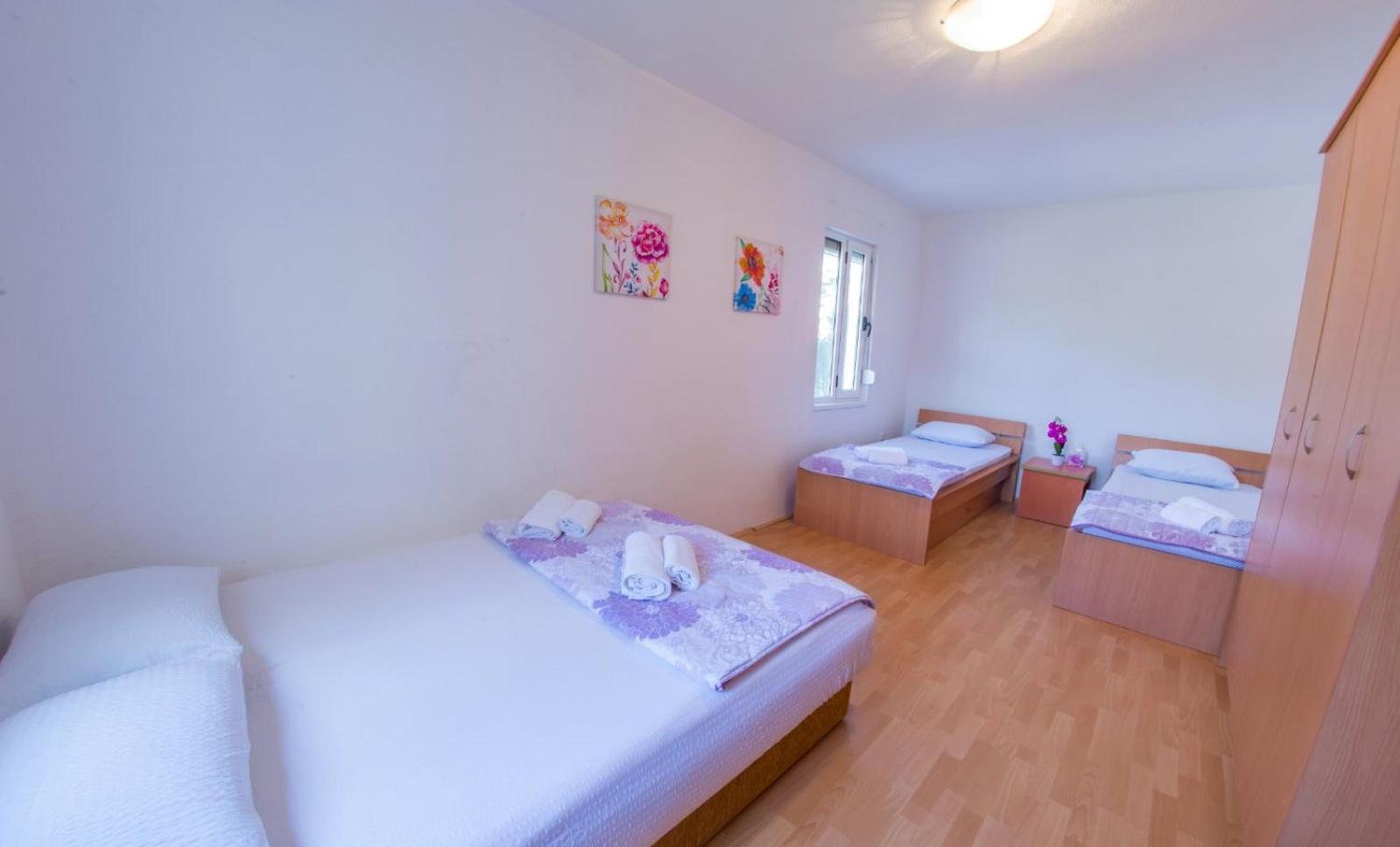 One-Bedroom House photo 2
