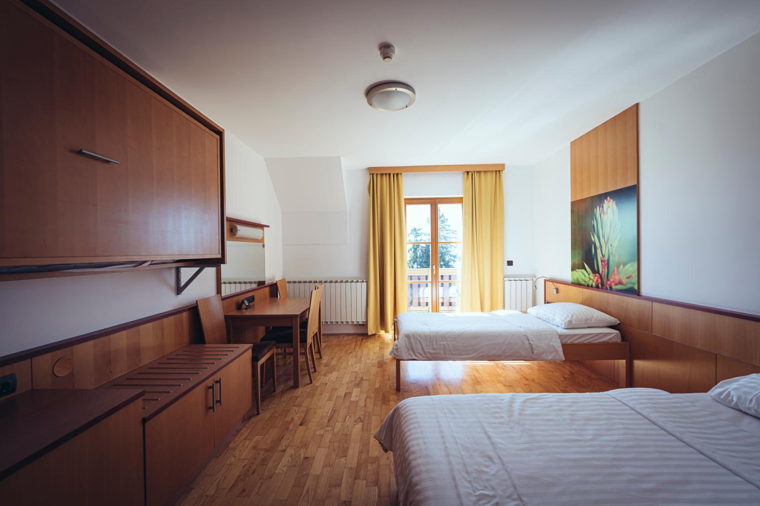 Twin Room with Balcony - Photo 4