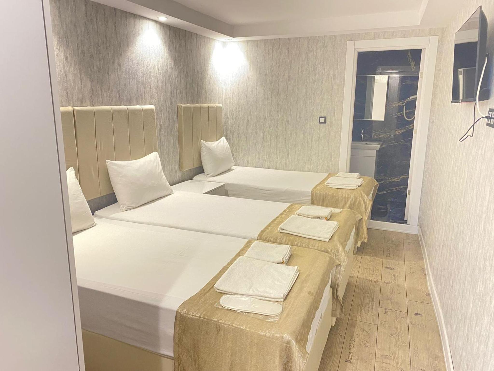 Basic Triple Room photo 3