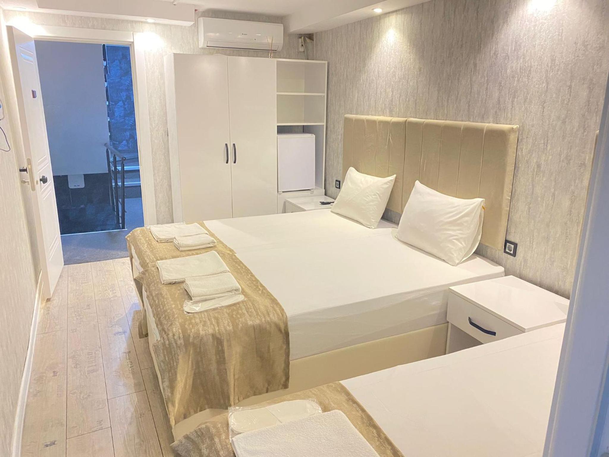 Basic Triple Room photo 1