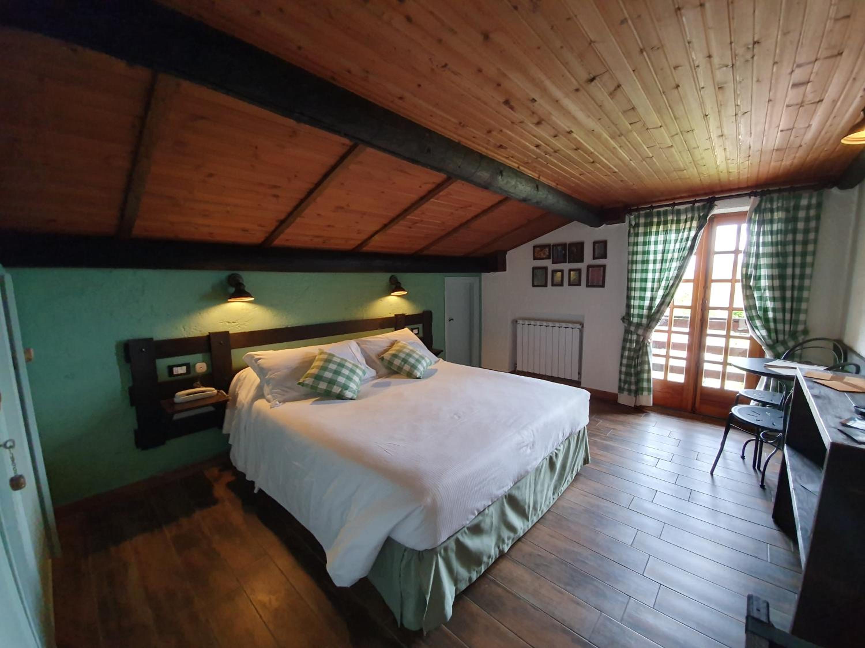 Deluxe Double Room - Photo 3