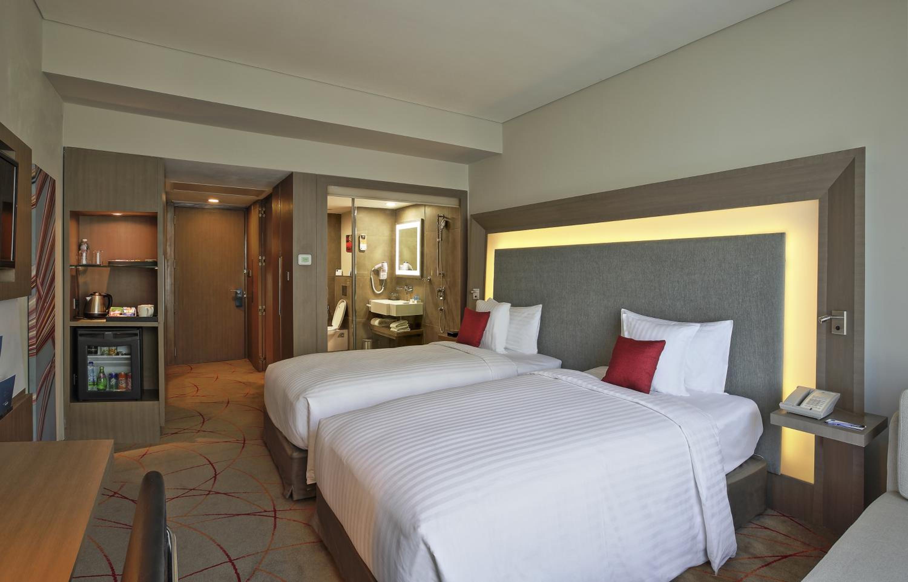 Superior Room - King Bed - 25% off on Food & Soft Beverages at Coffee Shop - Photo 1