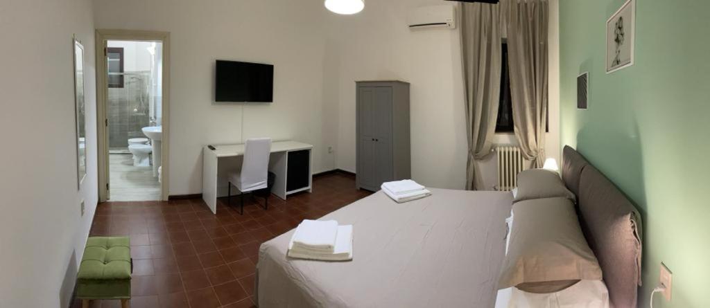 Double Room with Private Bathroom photo 2
