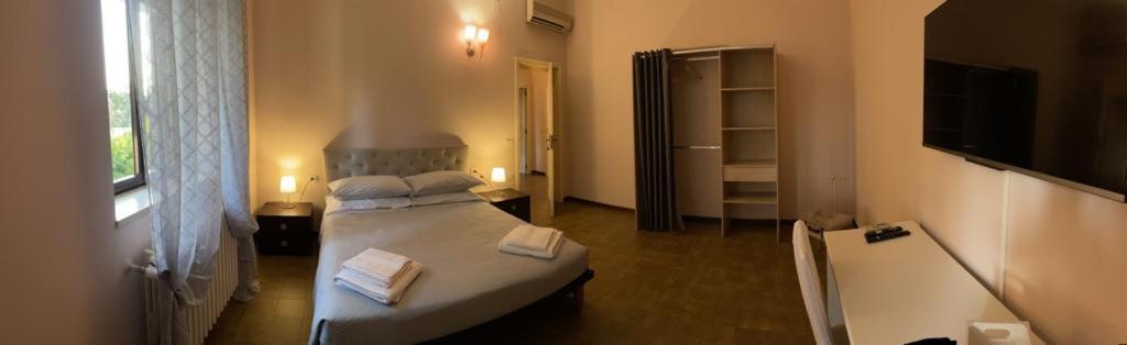 Deluxe King Suite photo 1