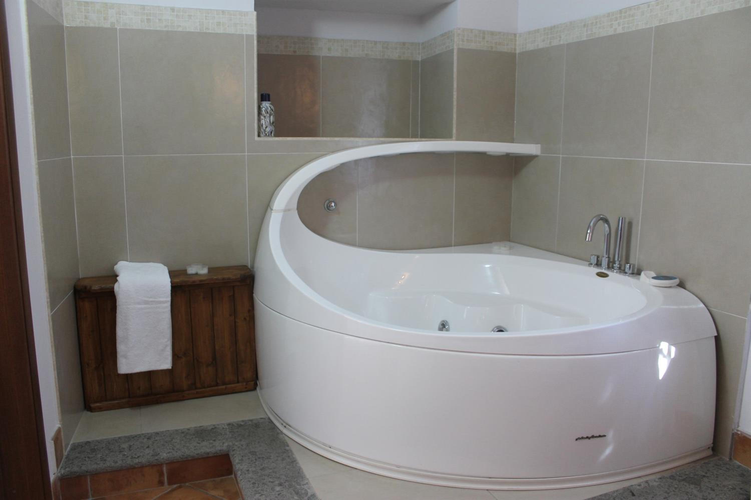 Apartment With Bathtub photo 3