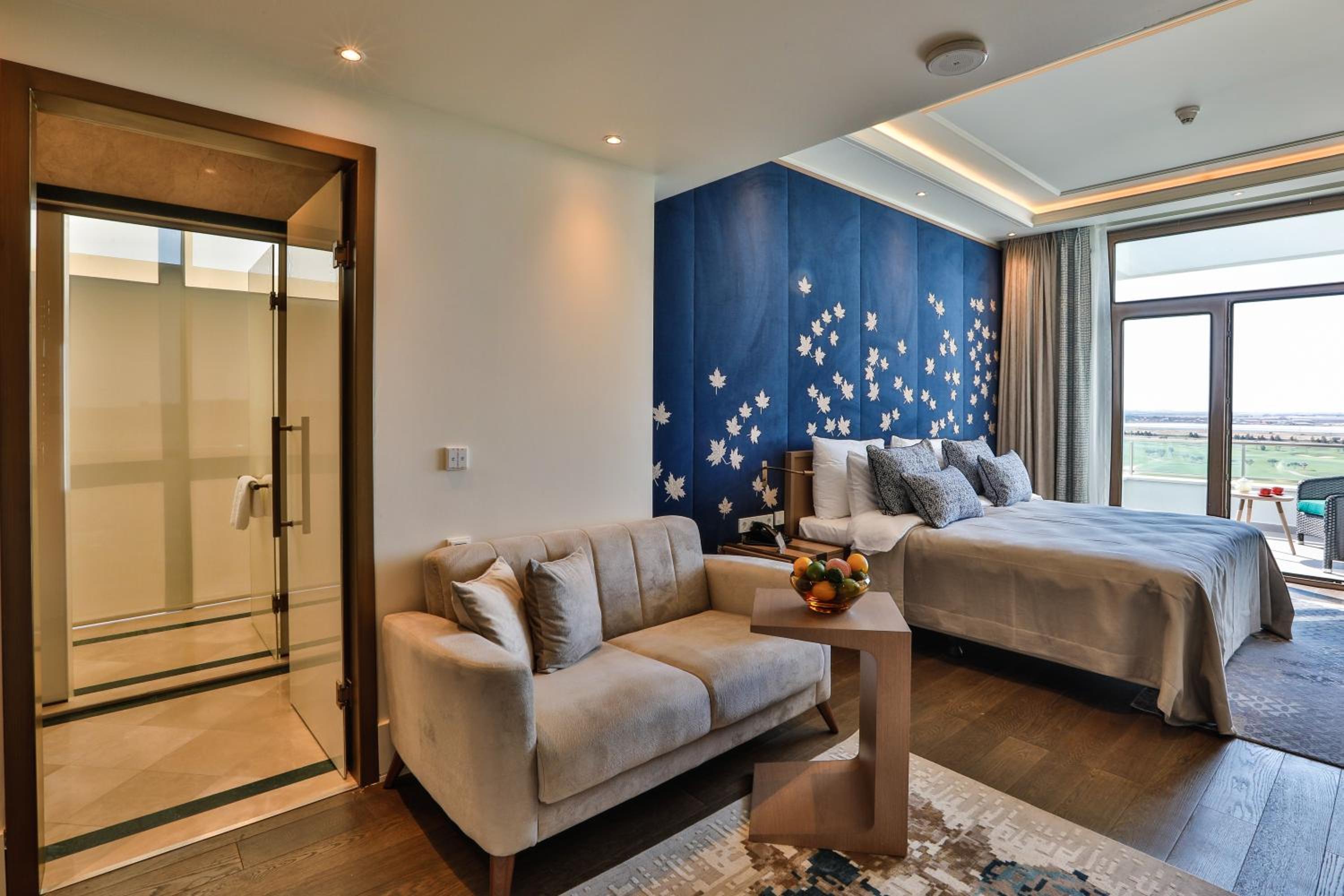 Superior Family Room photo 3