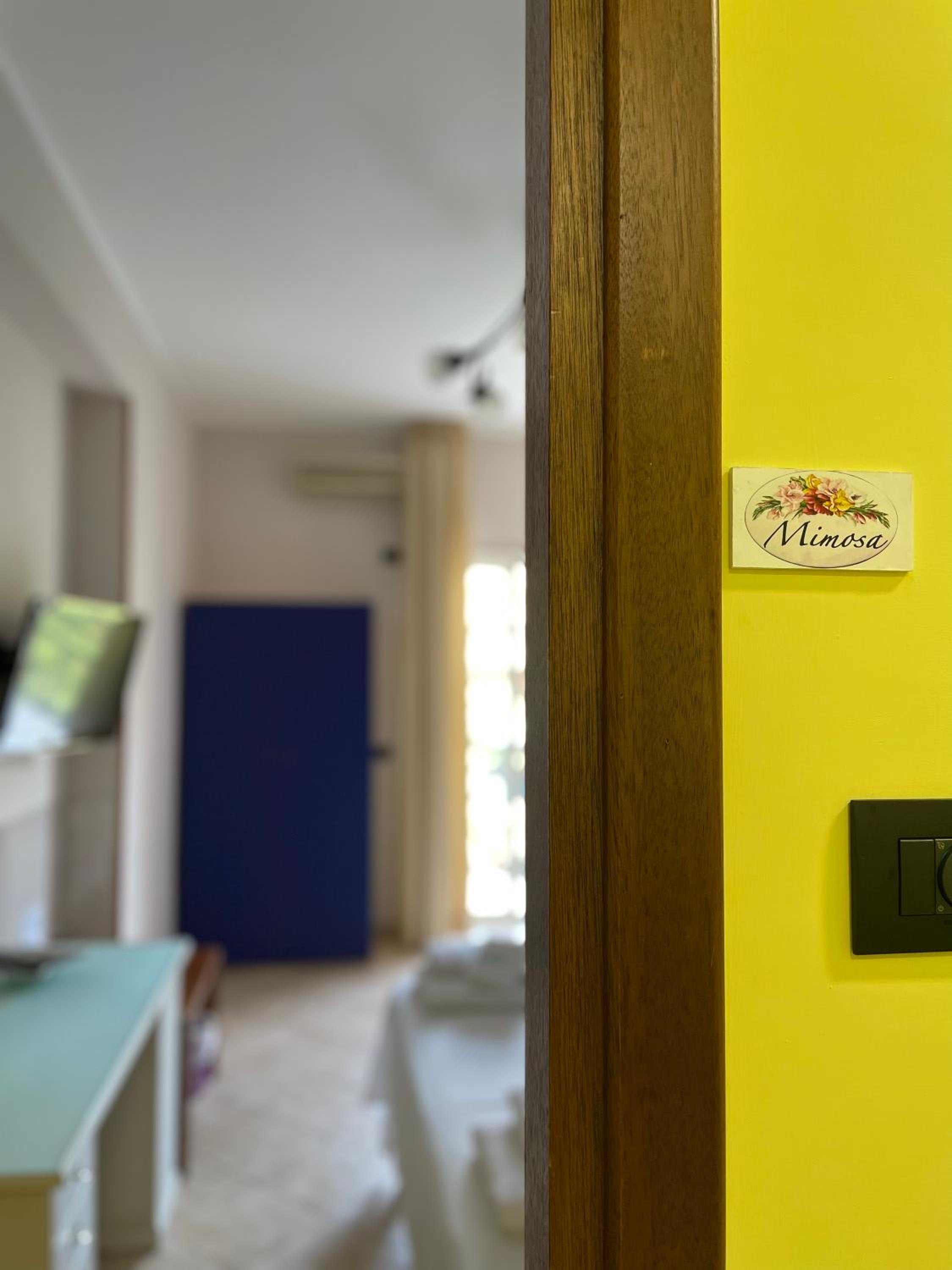 Double Room with Balcony - Photo 6
