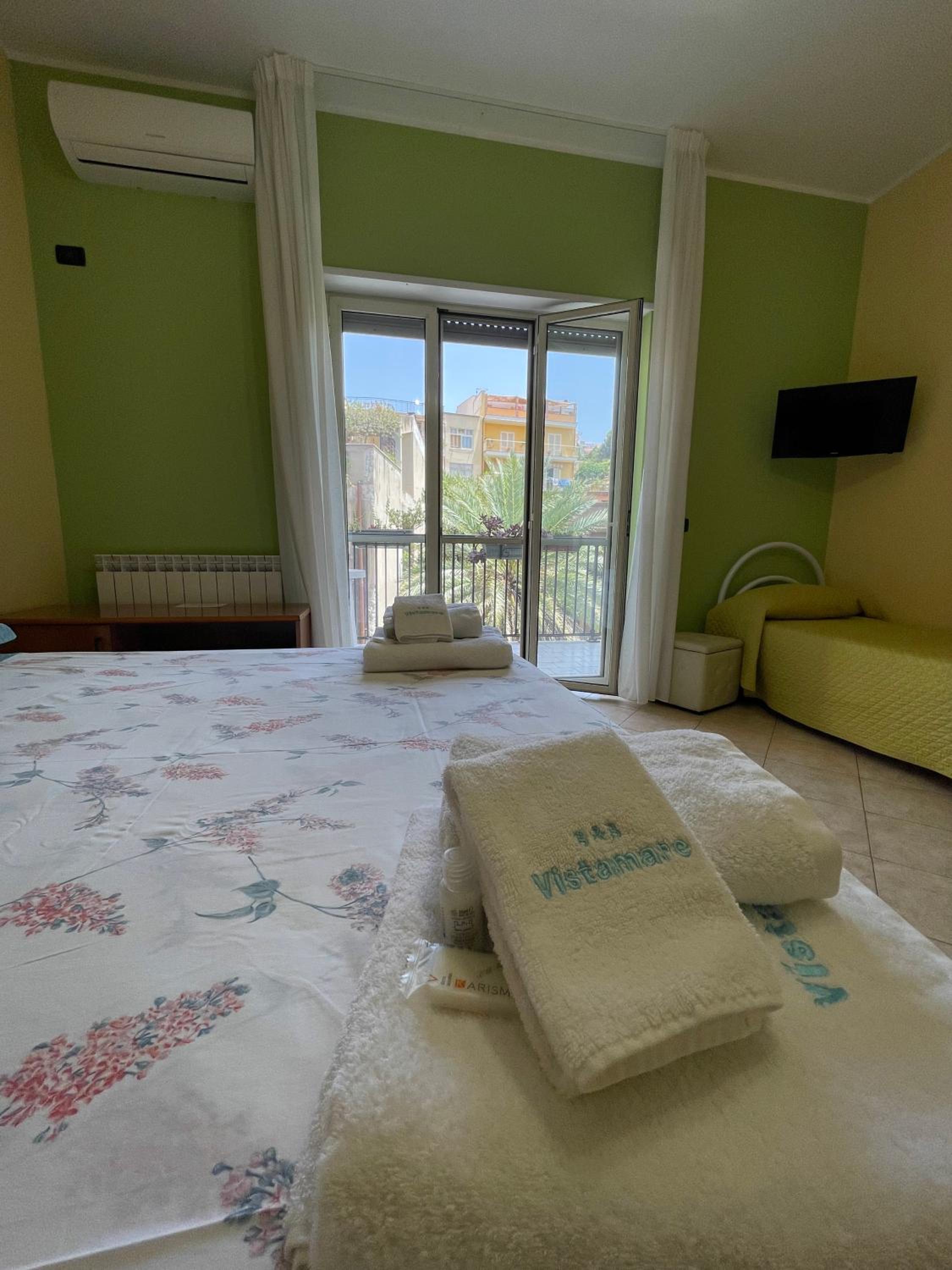 Quadruple Room with Private External Bathroom - Photo 28