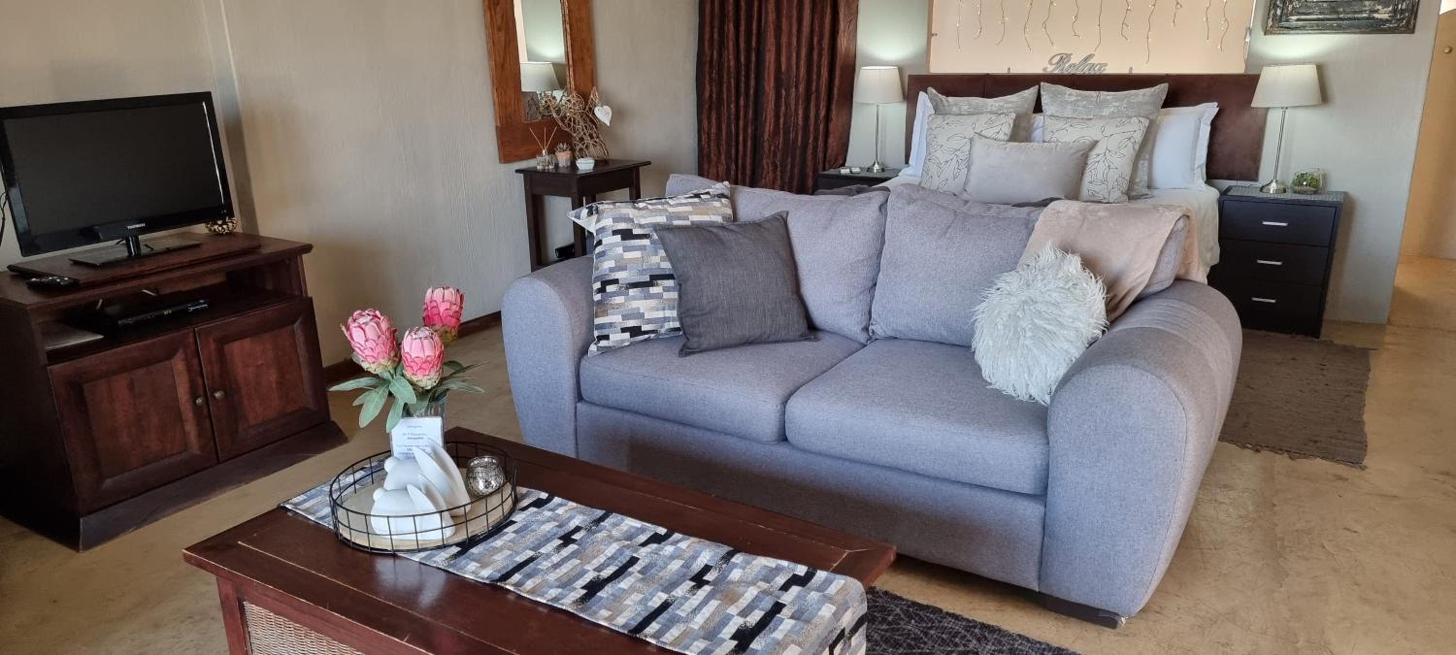 Deluxe Suite - Photo 13