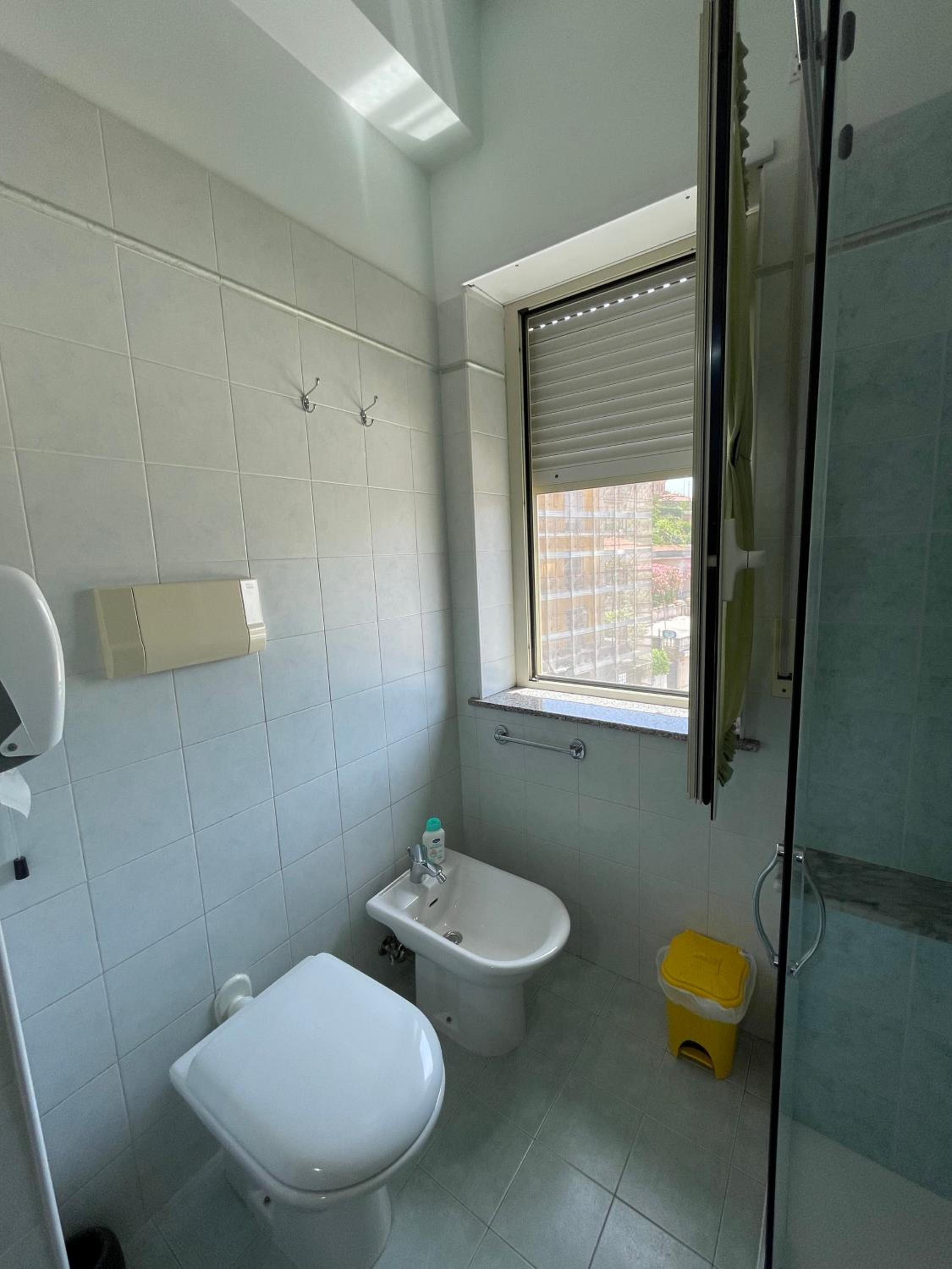 Quadruple Room with Private External Bathroom - Photo 23