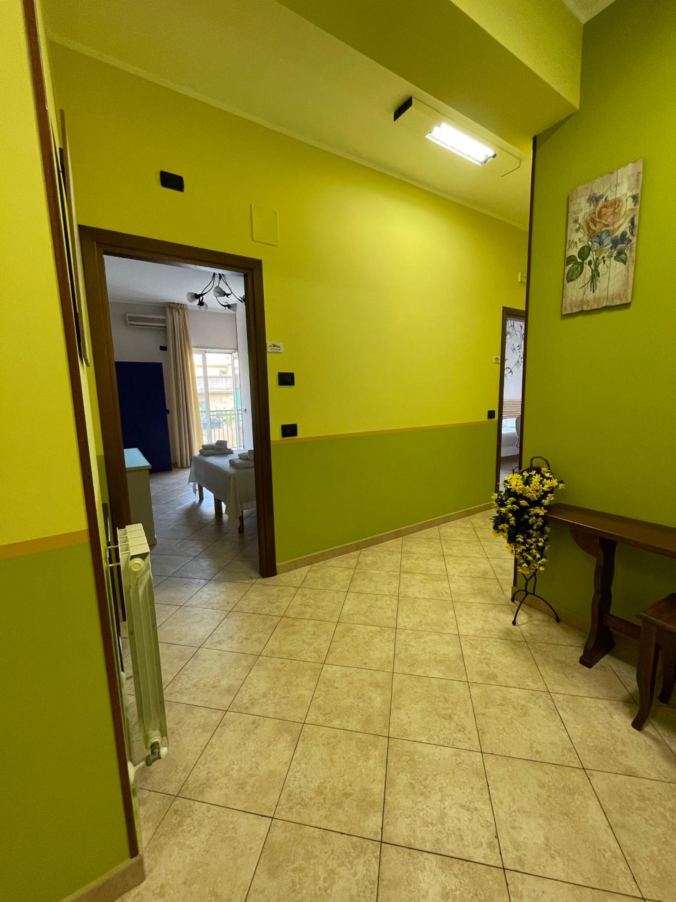 Double Room with Balcony - Photo 17