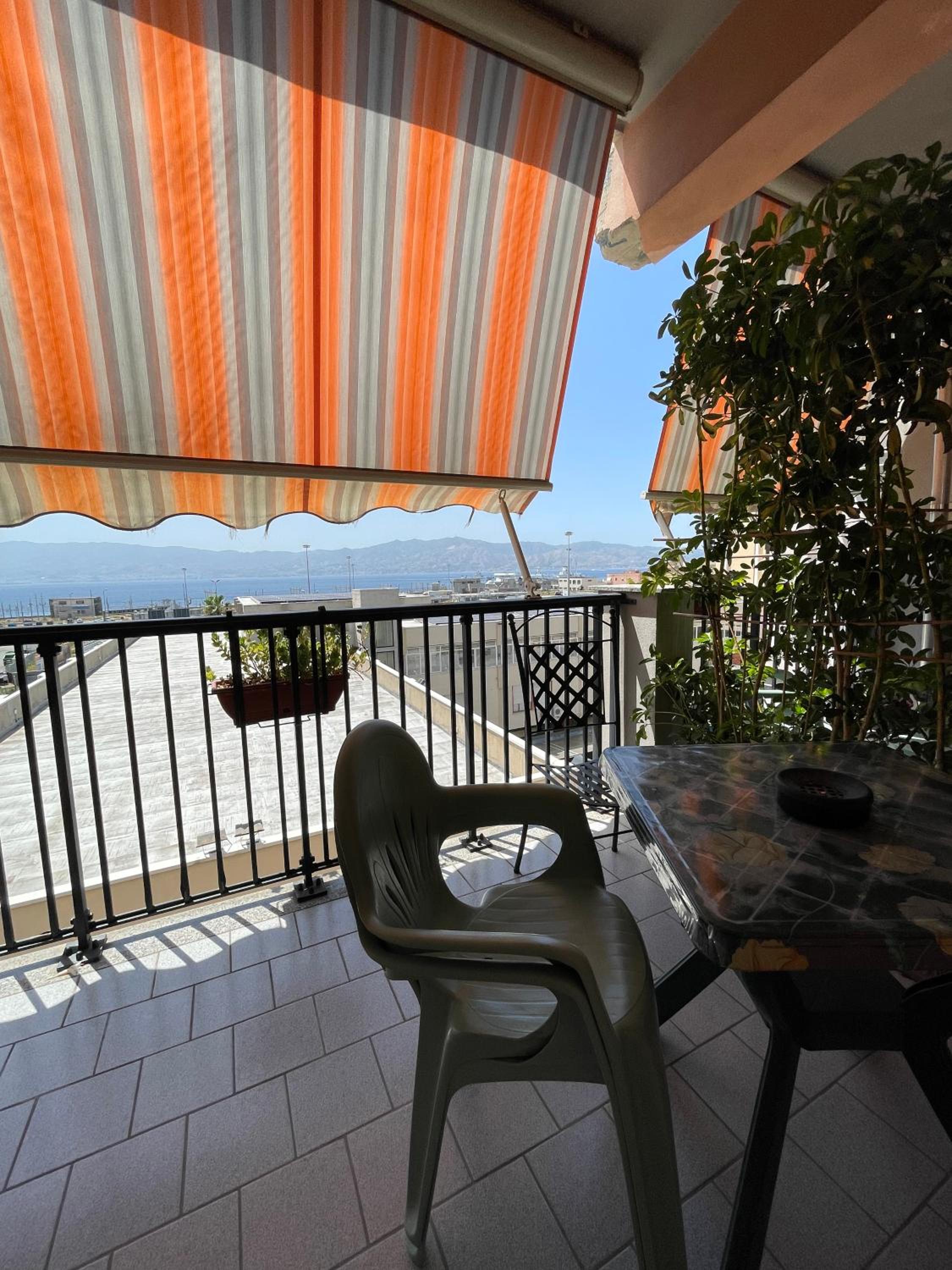 Superior Triple Room with Sea View - Photo 8