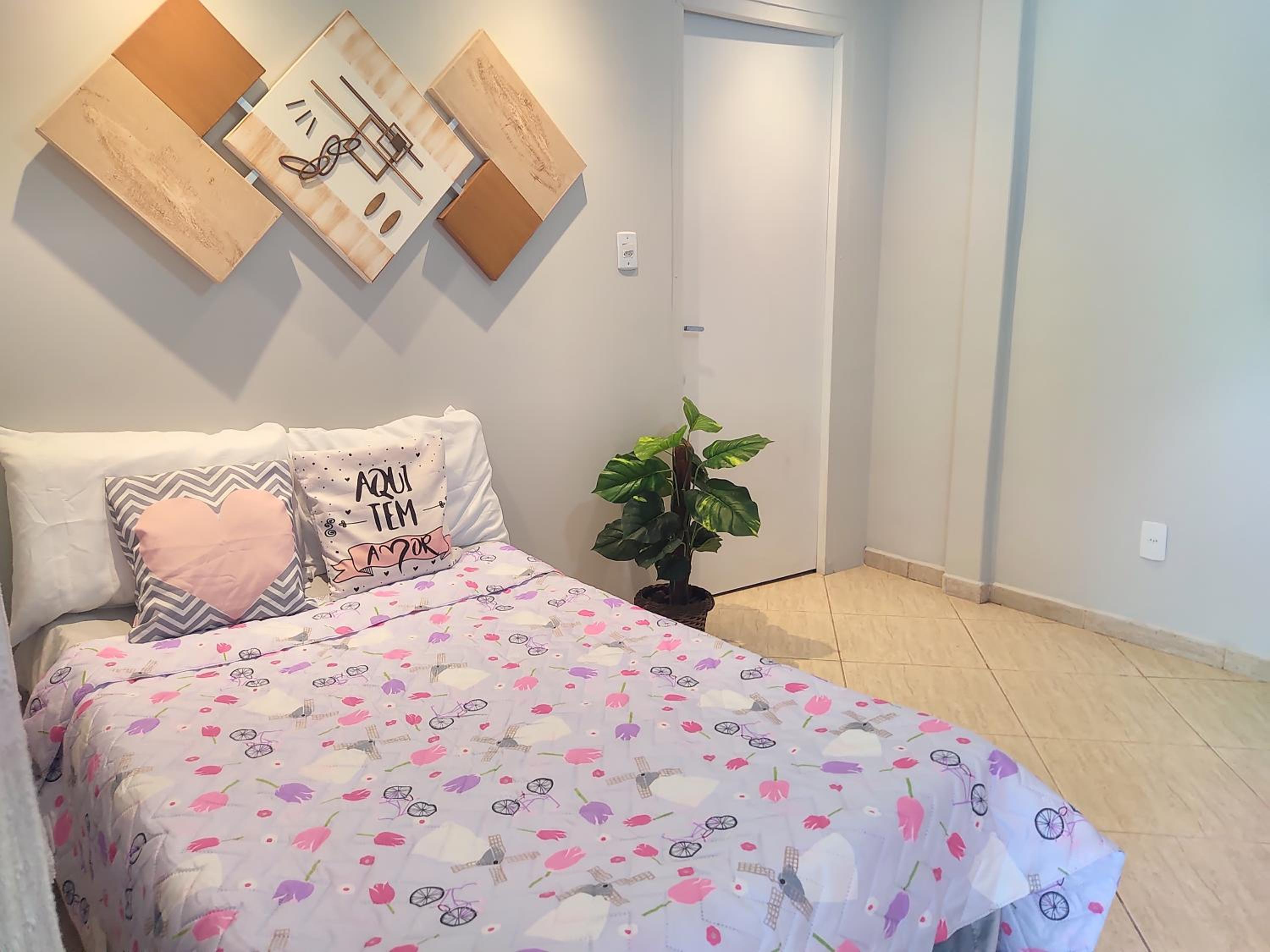 Large Double Room - Photo 19