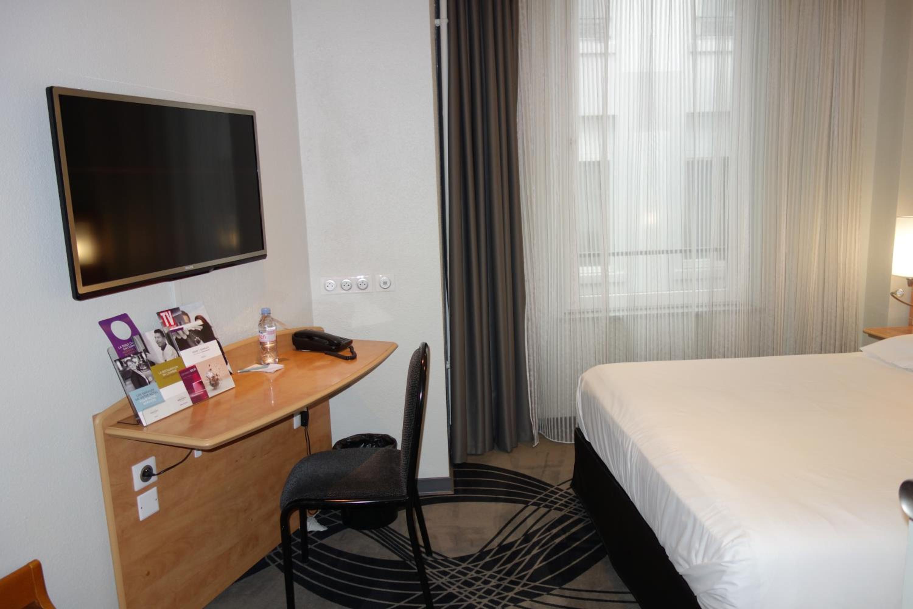 Family Suite with One Double Bed and Twin Beds - Photo 5