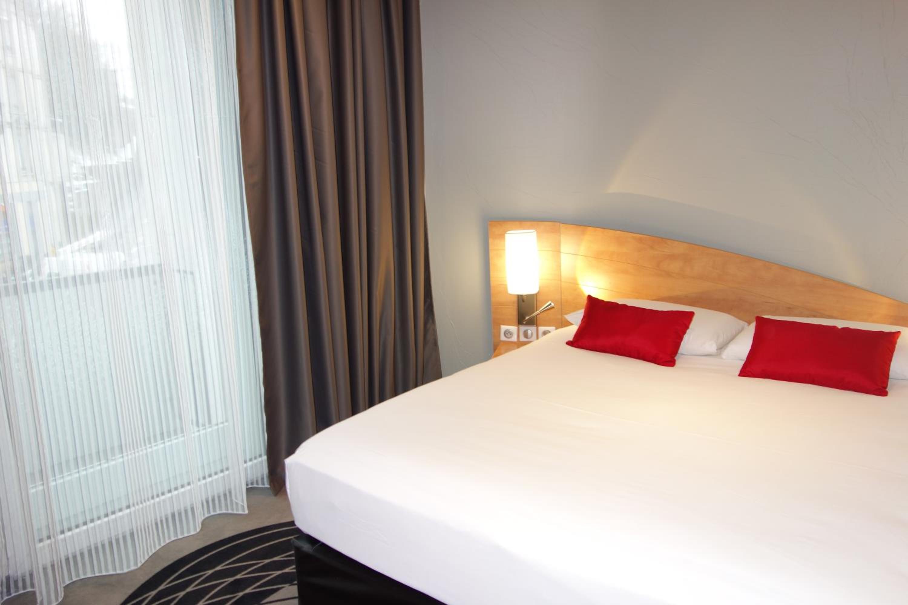 Family Suite with One Double Bed and Twin Beds - Photo 3
