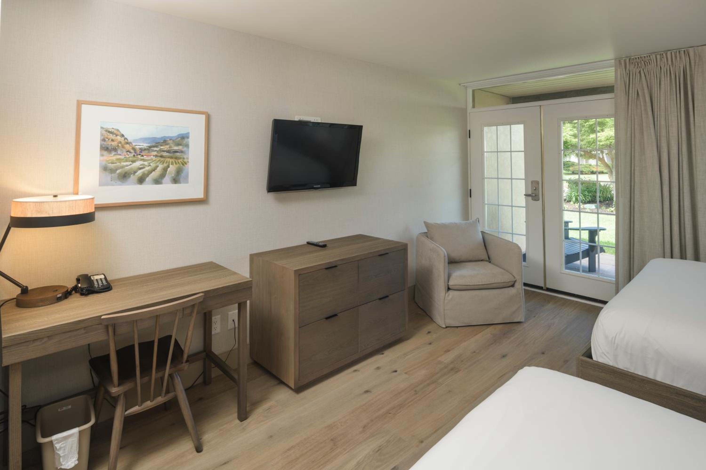 Queen Room with Two Queen Beds and Balcony - Upper Floor/Non-Smoking - Photo 9