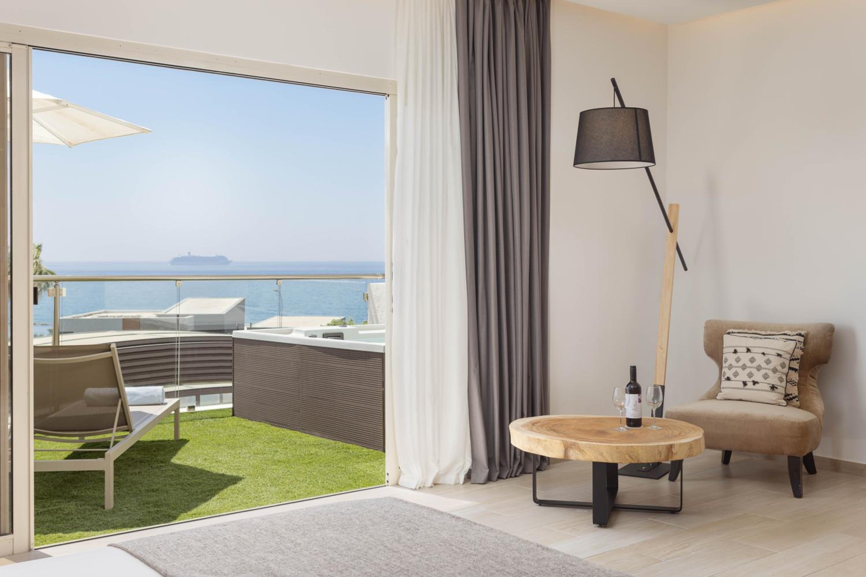 Athina Suite Sea View with Outdoor Whirlpool photo 2