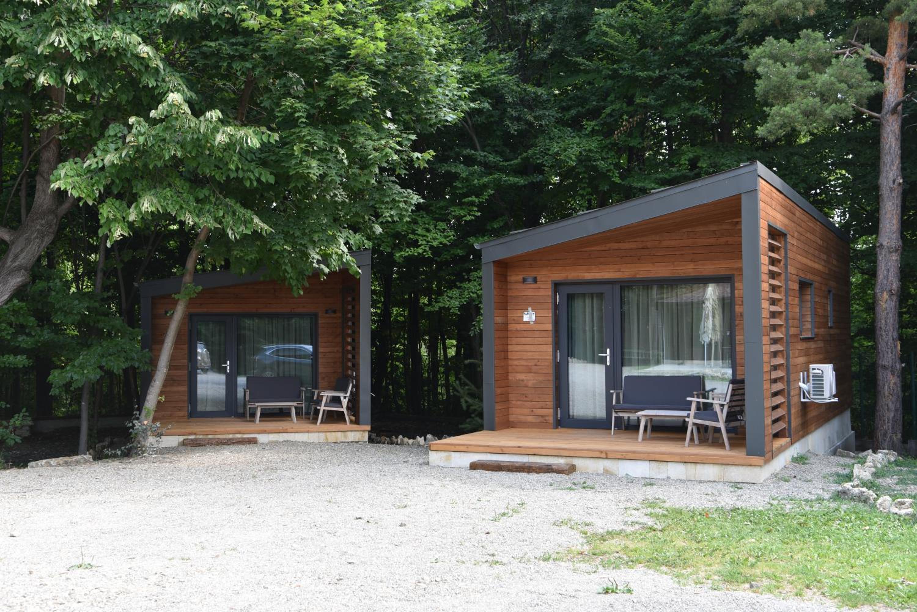 Bungalow with Garden View - Photo 4