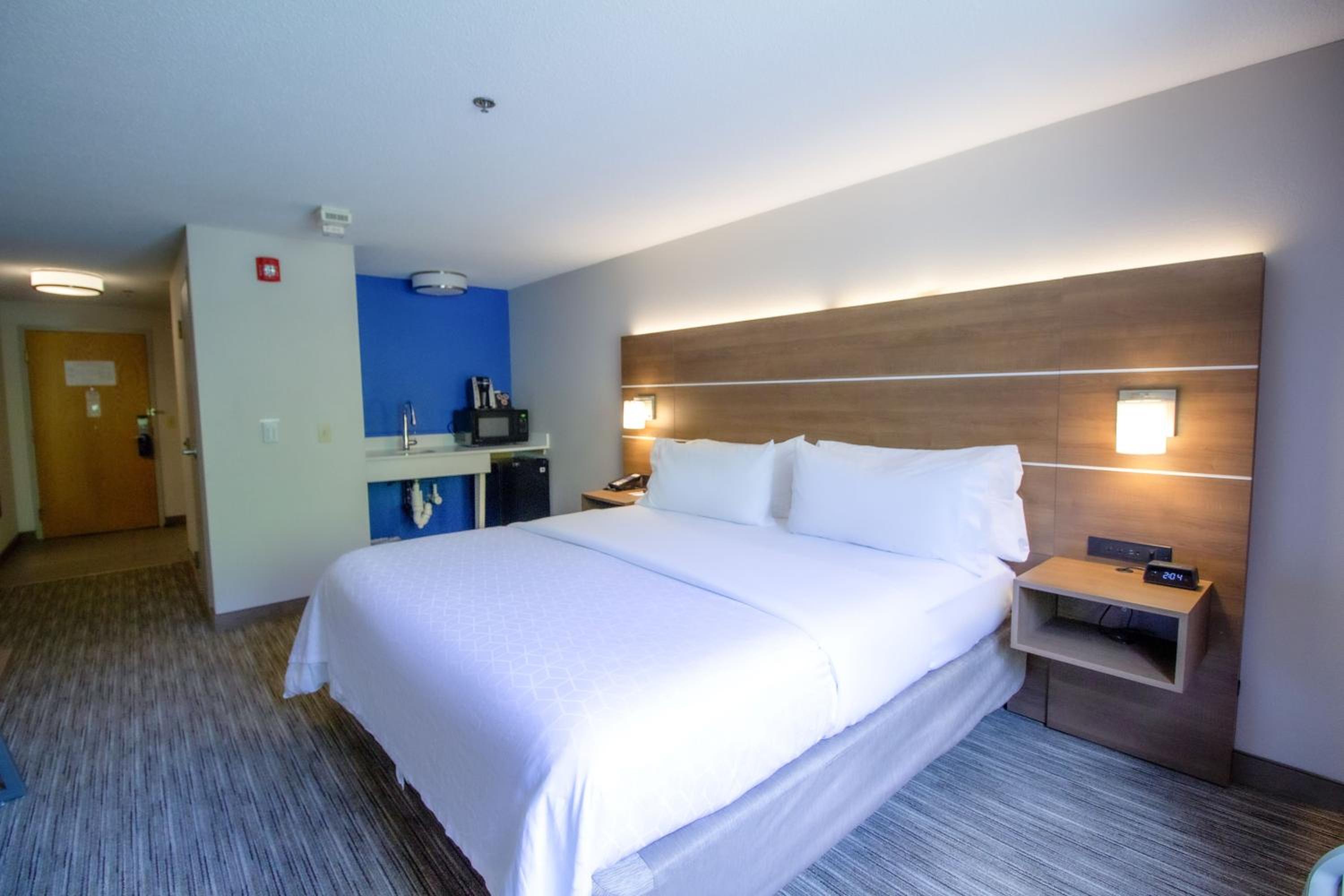 King Room - Mobility Access/Hearing Accessible - Photo 16
