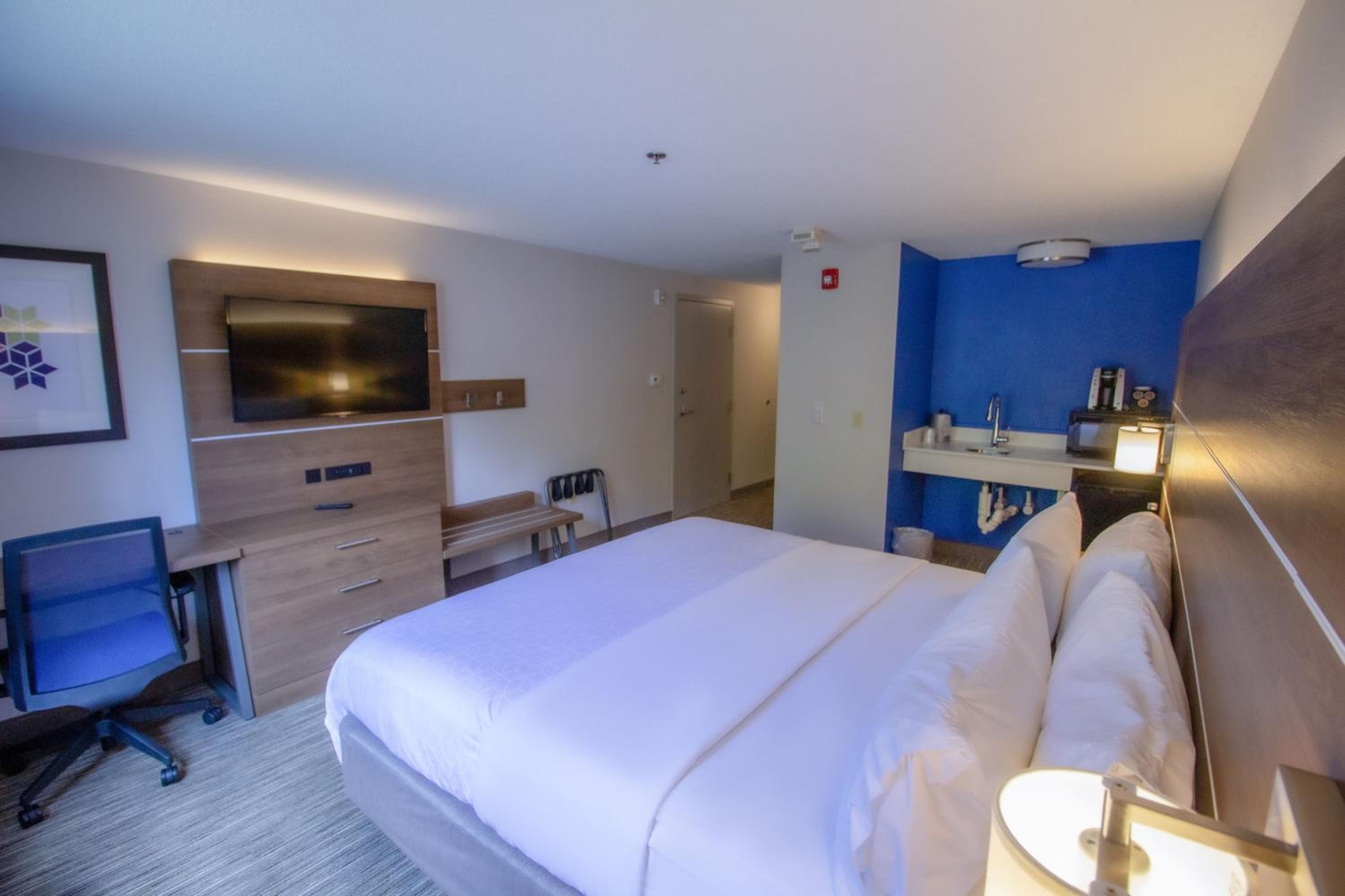 King Room - Mobility Access/Hearing Accessible - Photo 2