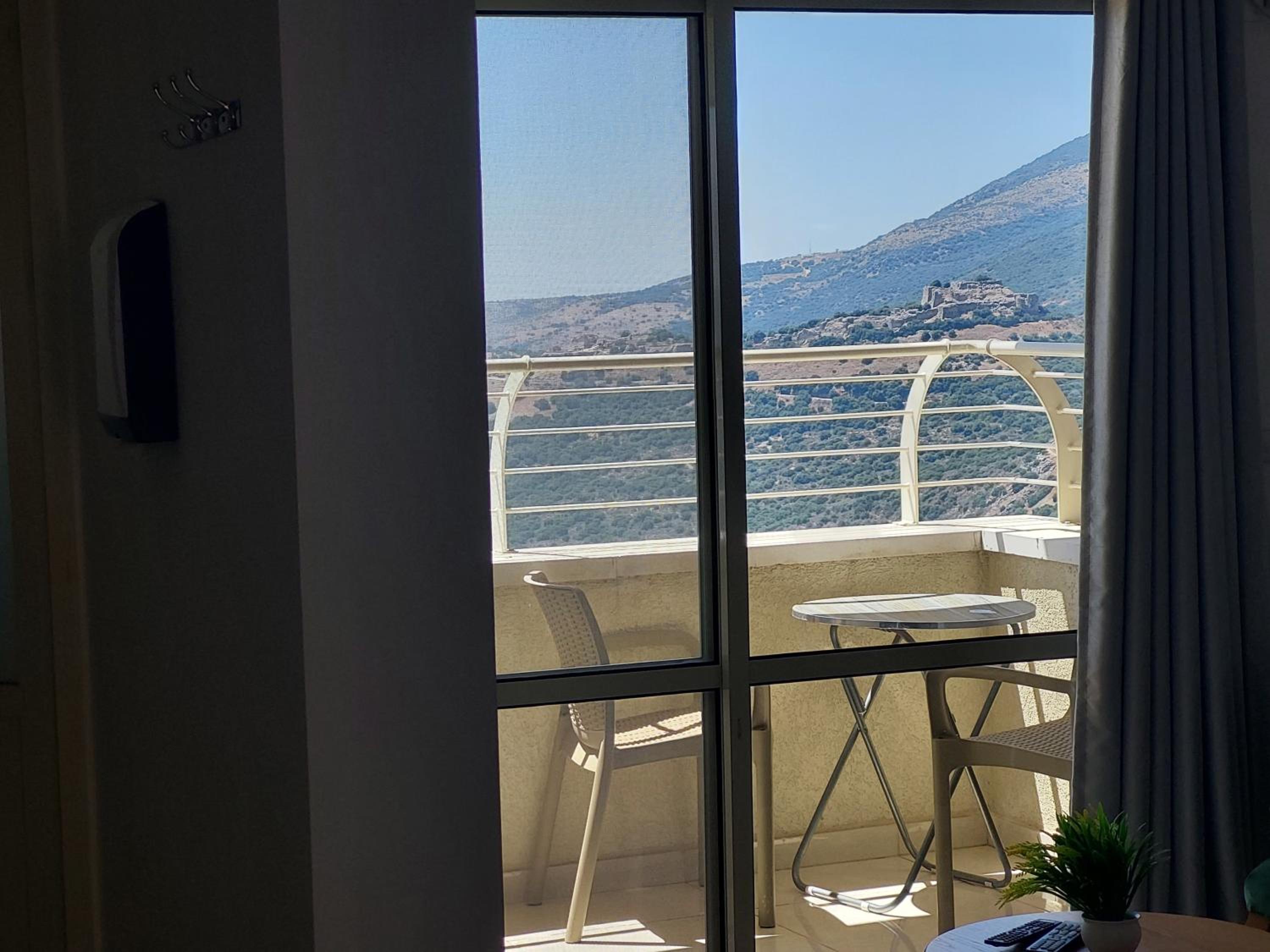 Deluxe Double Room with Balcony - Photo 9