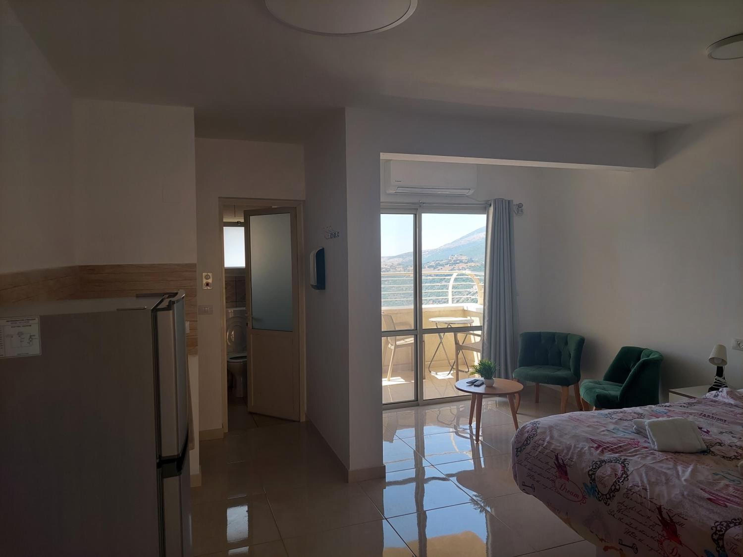 Deluxe Double Room with Balcony - Photo 8