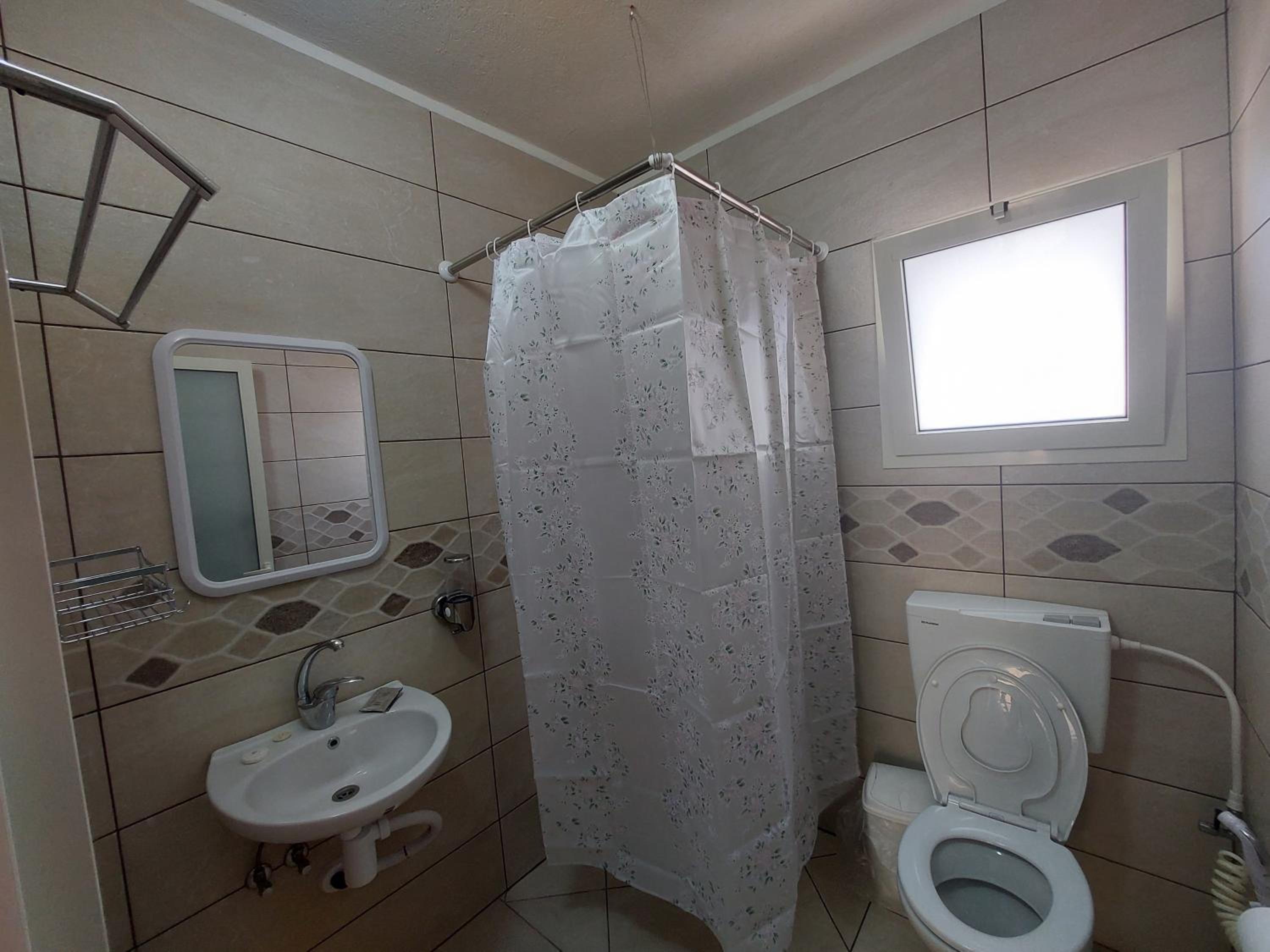 Deluxe Double Room with Balcony - Photo 7